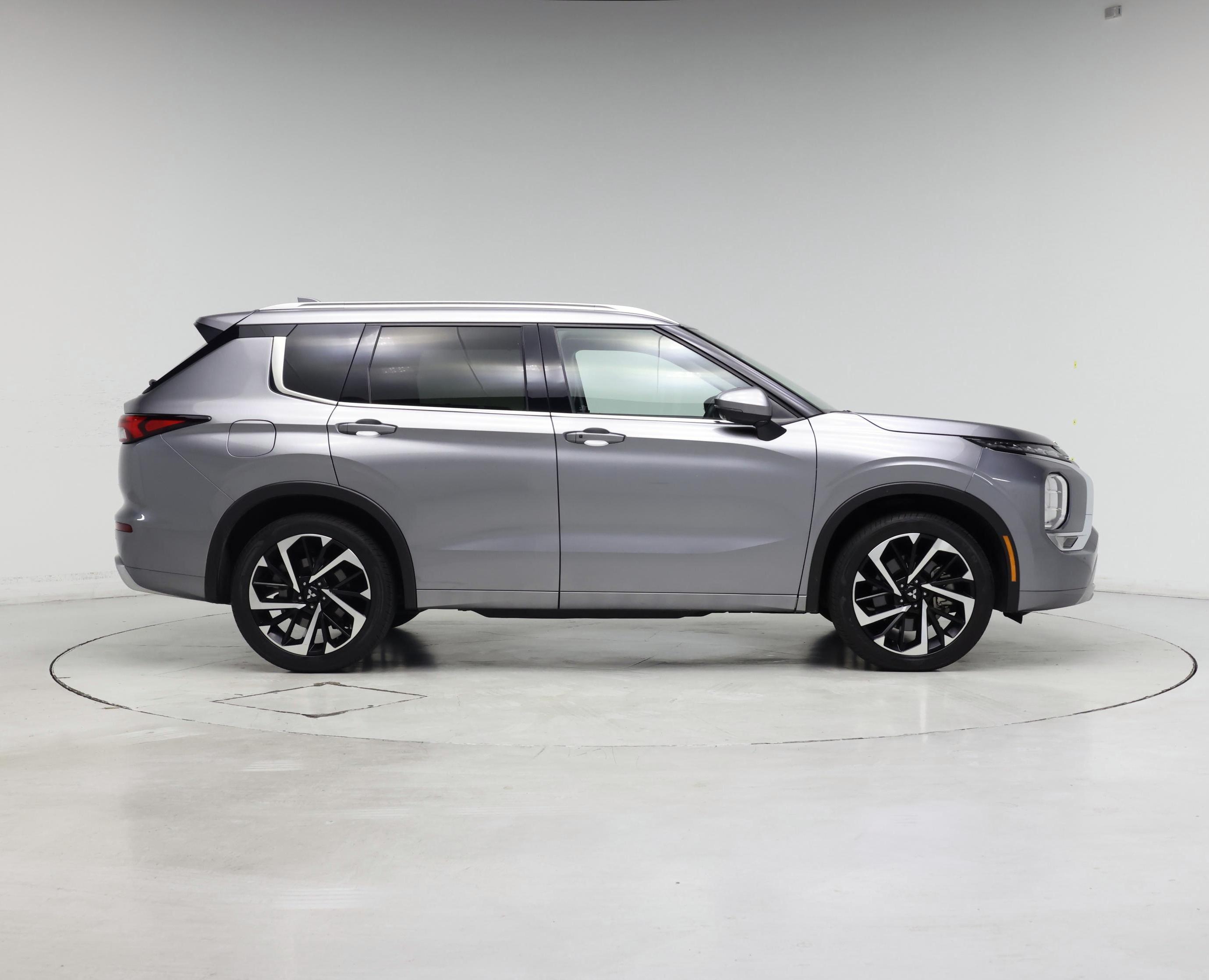 Thumbnail: 2024 Mitsubishi Outlander - 7