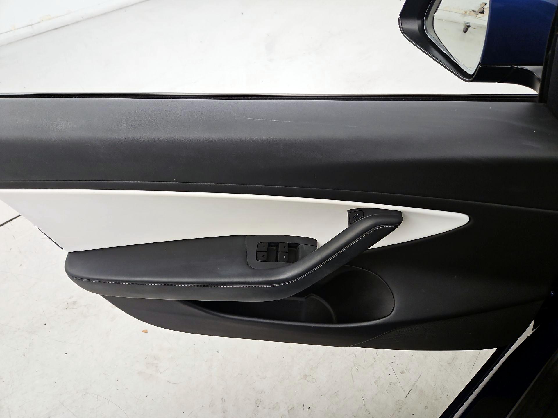 Thumbnail: 2021 Tesla Model 3 - 12