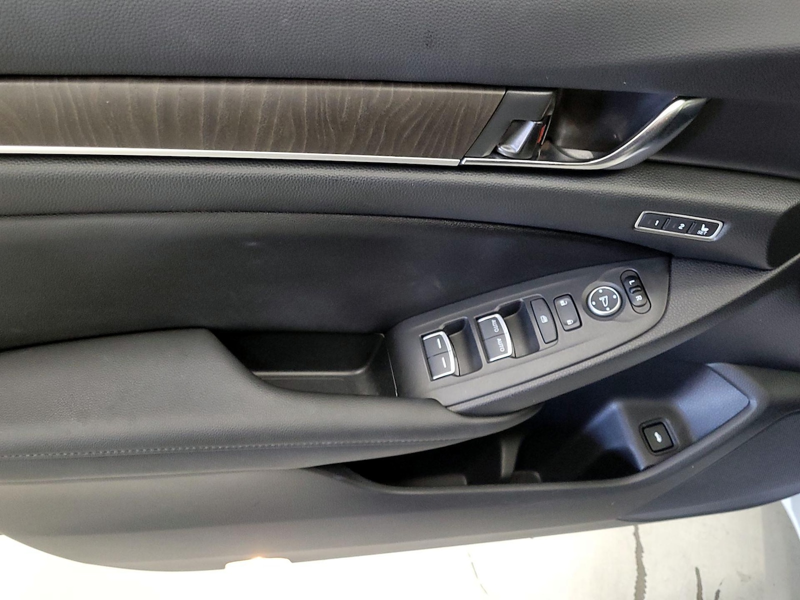 2020 Honda Accord Hybrid Touring - Photo 13
