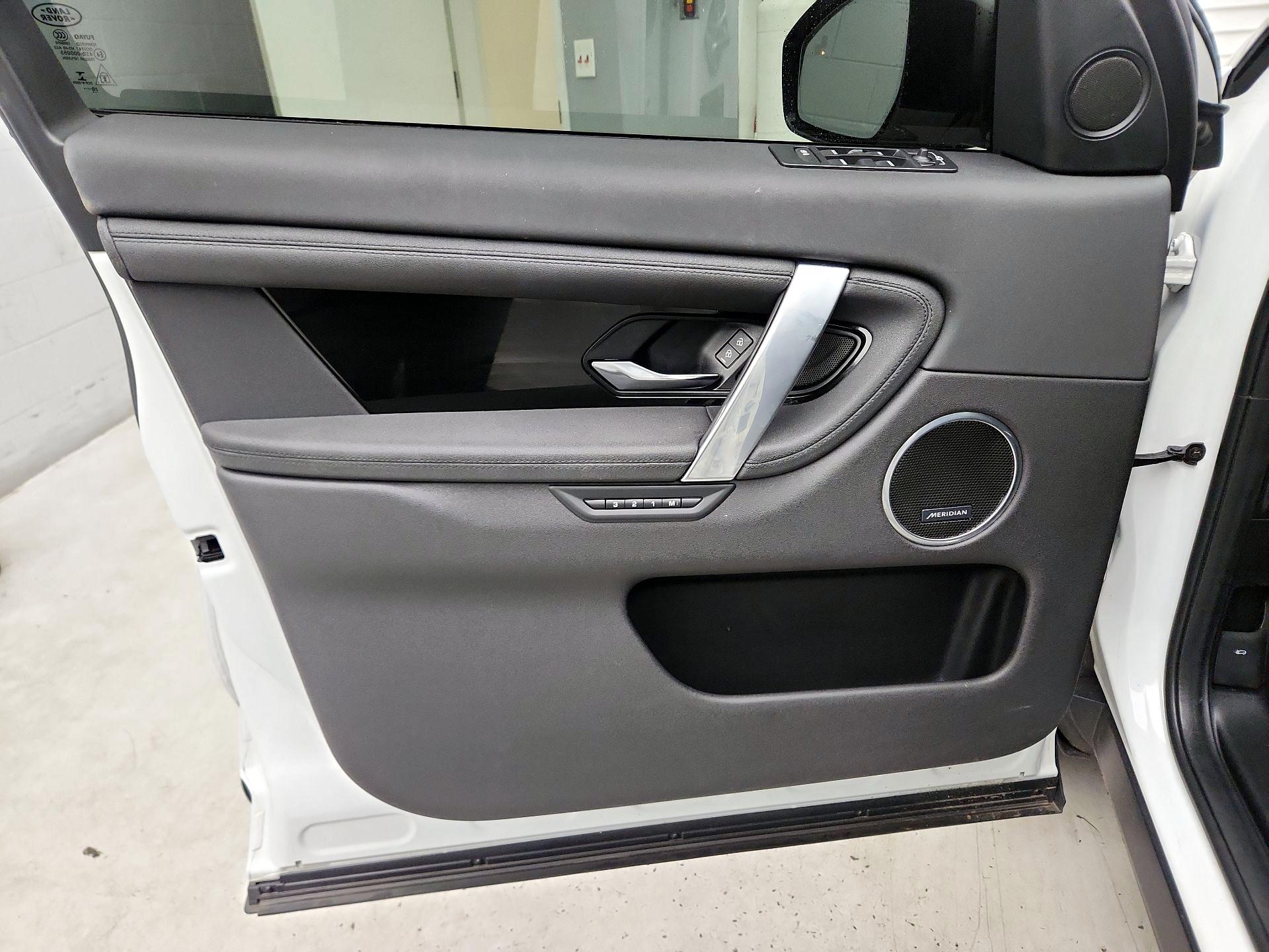 Thumbnail: 2021 Land Rover Discovery Sport - 12