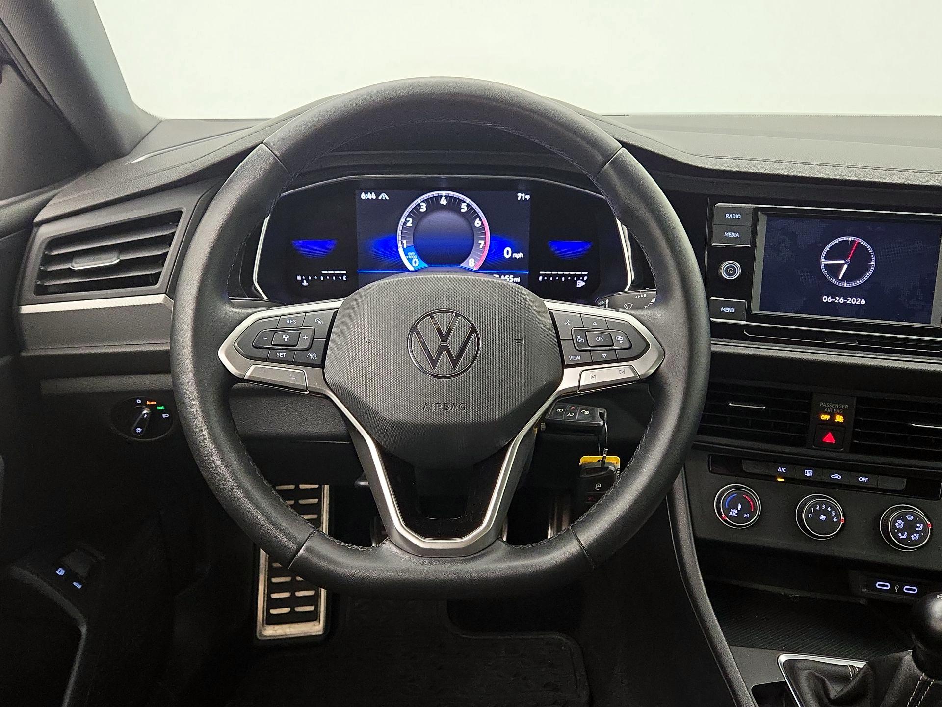 Thumbnail: 2023 Volkswagen Jetta - 10