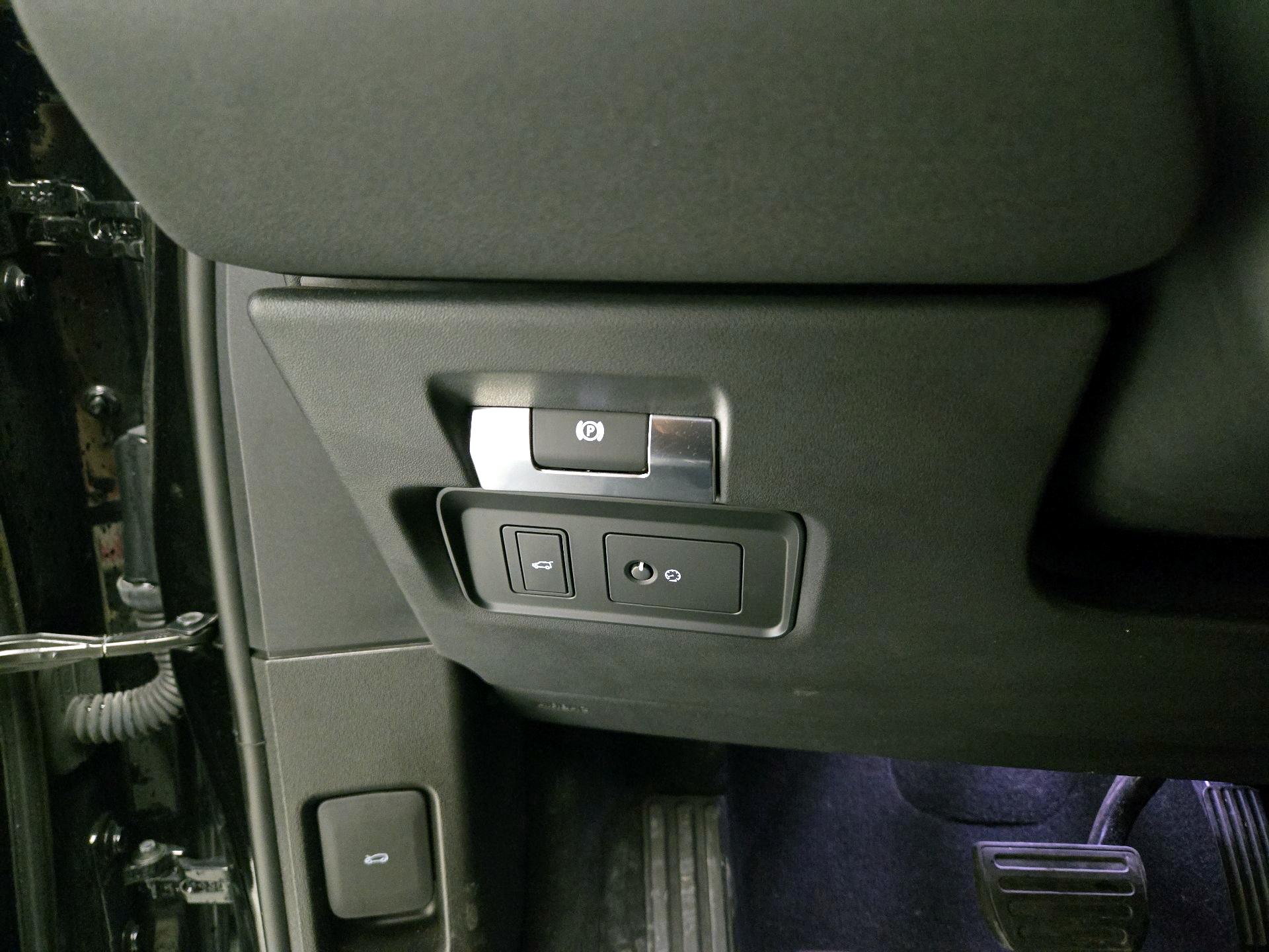 Thumbnail: 2021 Land Rover Range Rover Evoque - 13