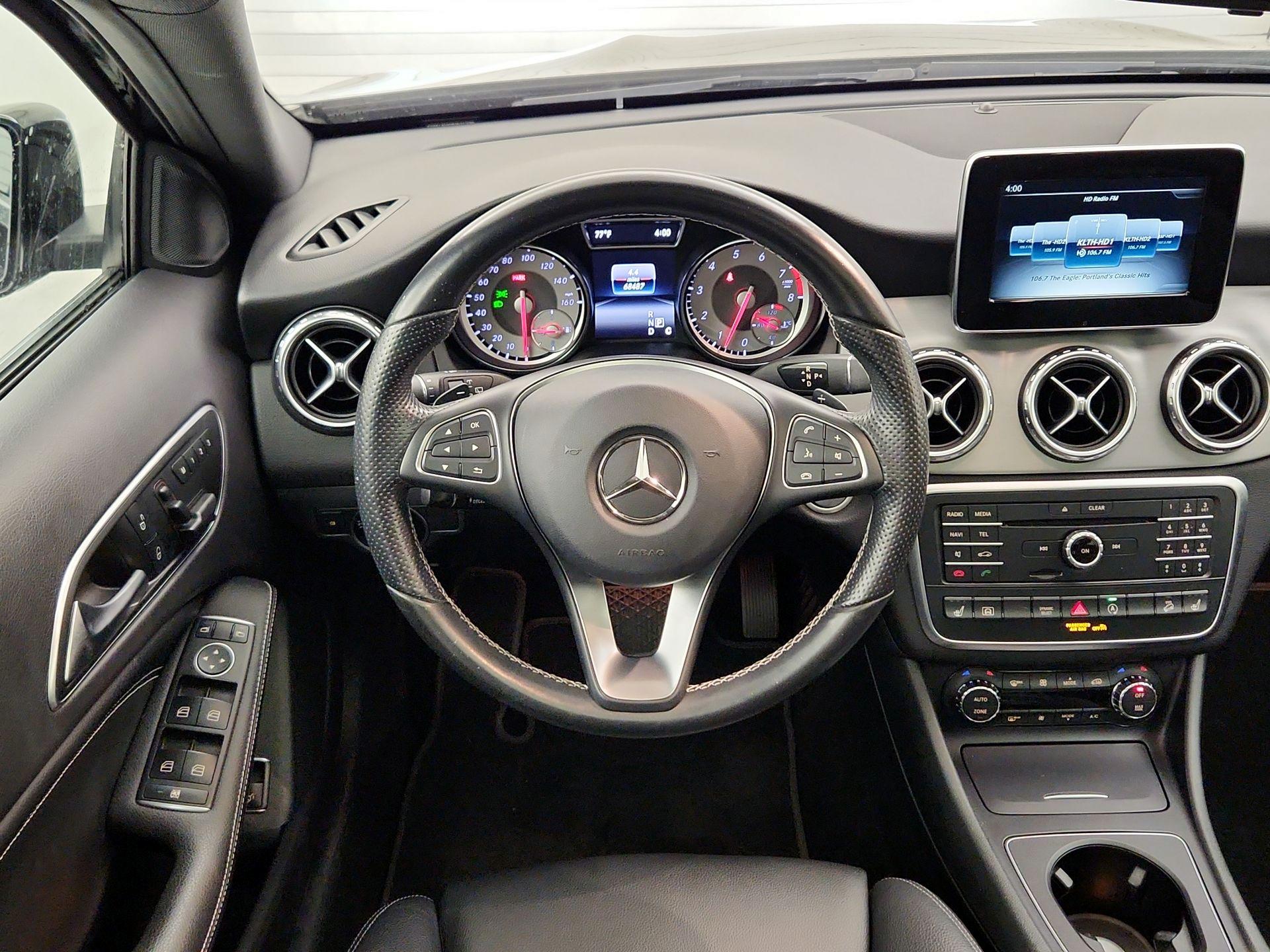 Thumbnail: 2016 Mercedes-Benz GLA - 10