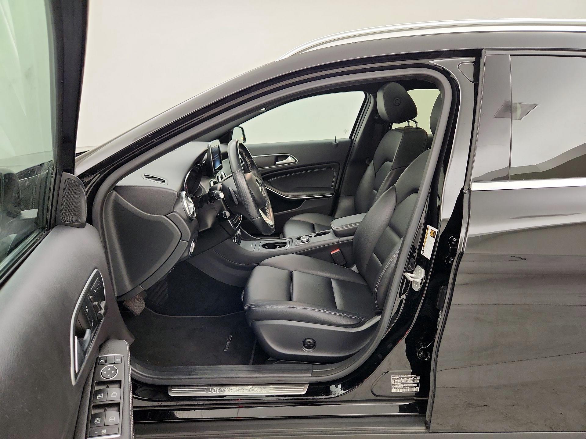 Thumbnail: 2016 Mercedes-Benz GLA - 11