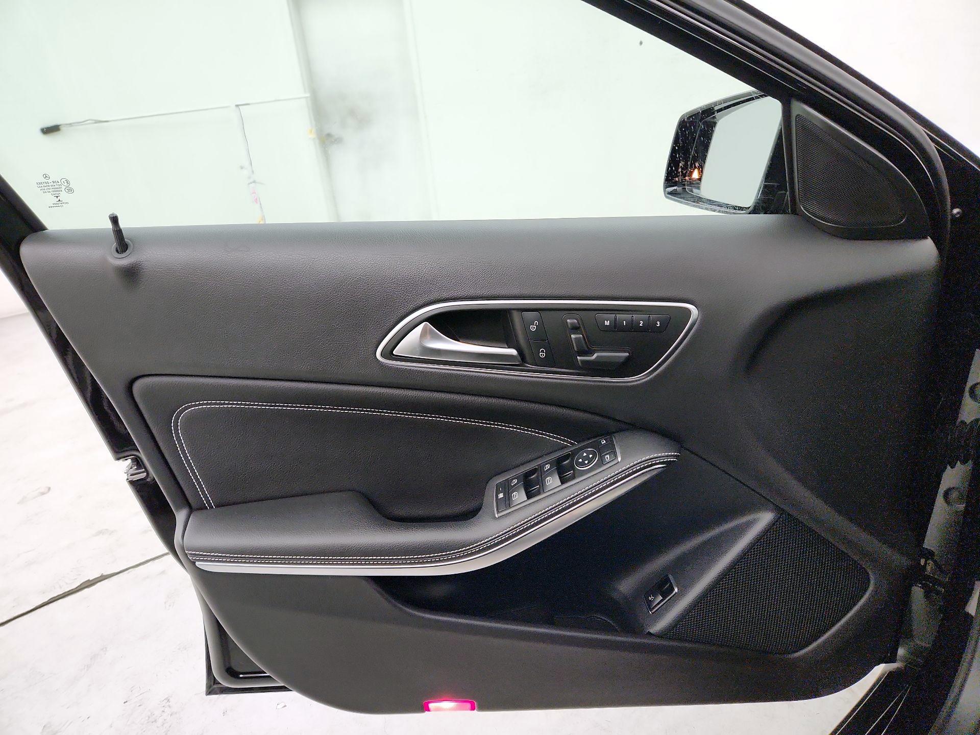 Thumbnail: 2016 Mercedes-Benz GLA - 12