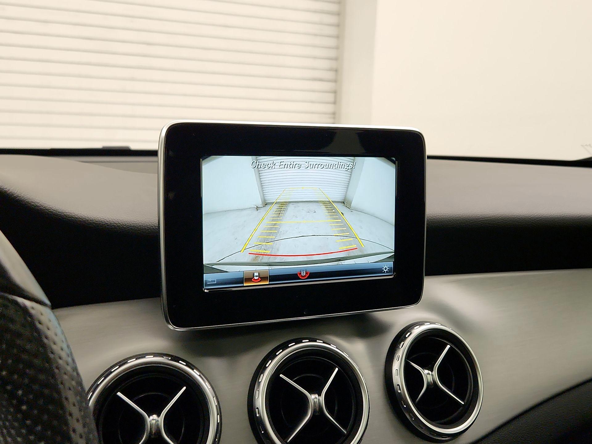 Thumbnail: 2016 Mercedes-Benz GLA - 14