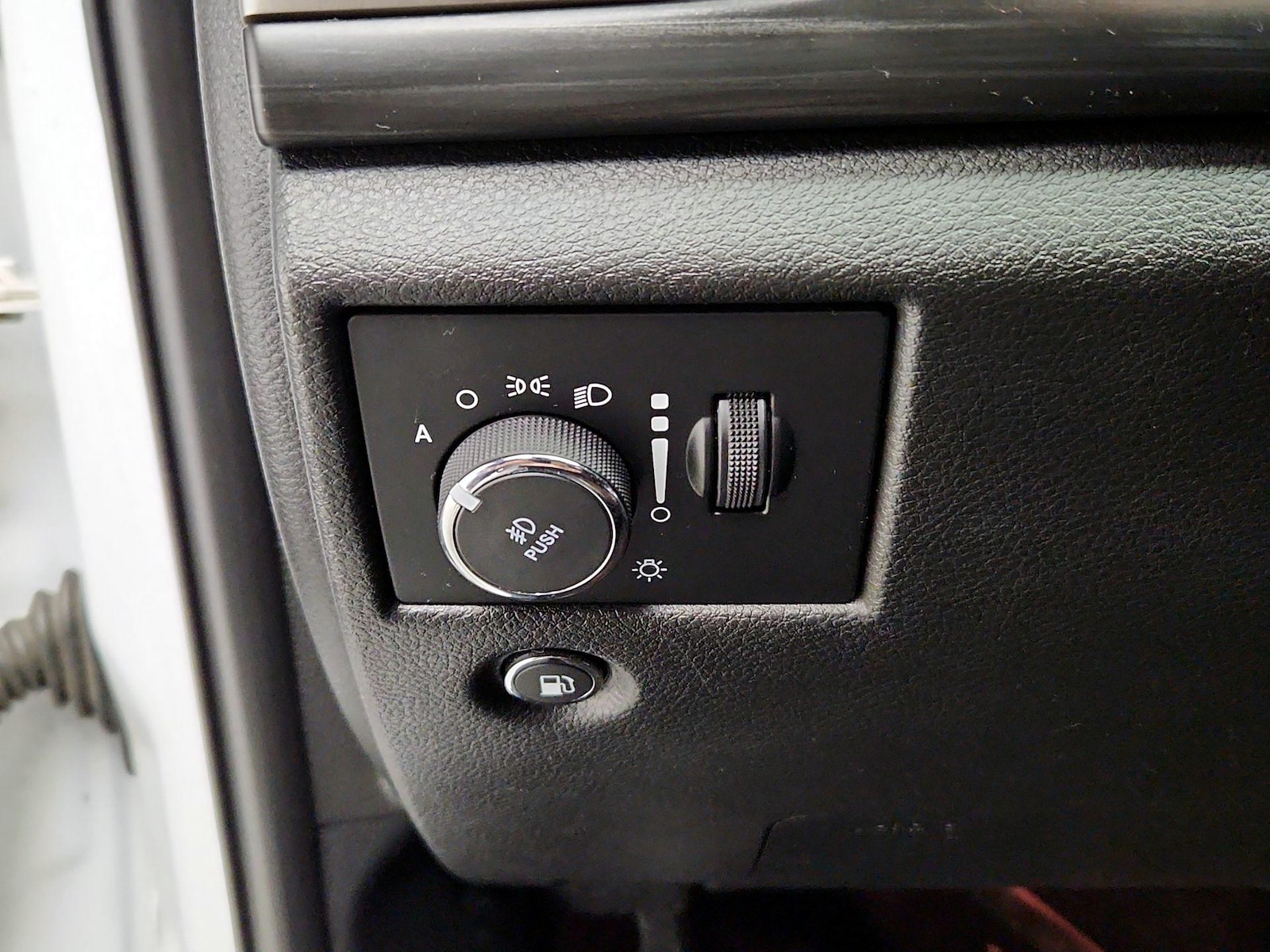 2020 Jeep Grand Cherokee Altitude - Photo 14