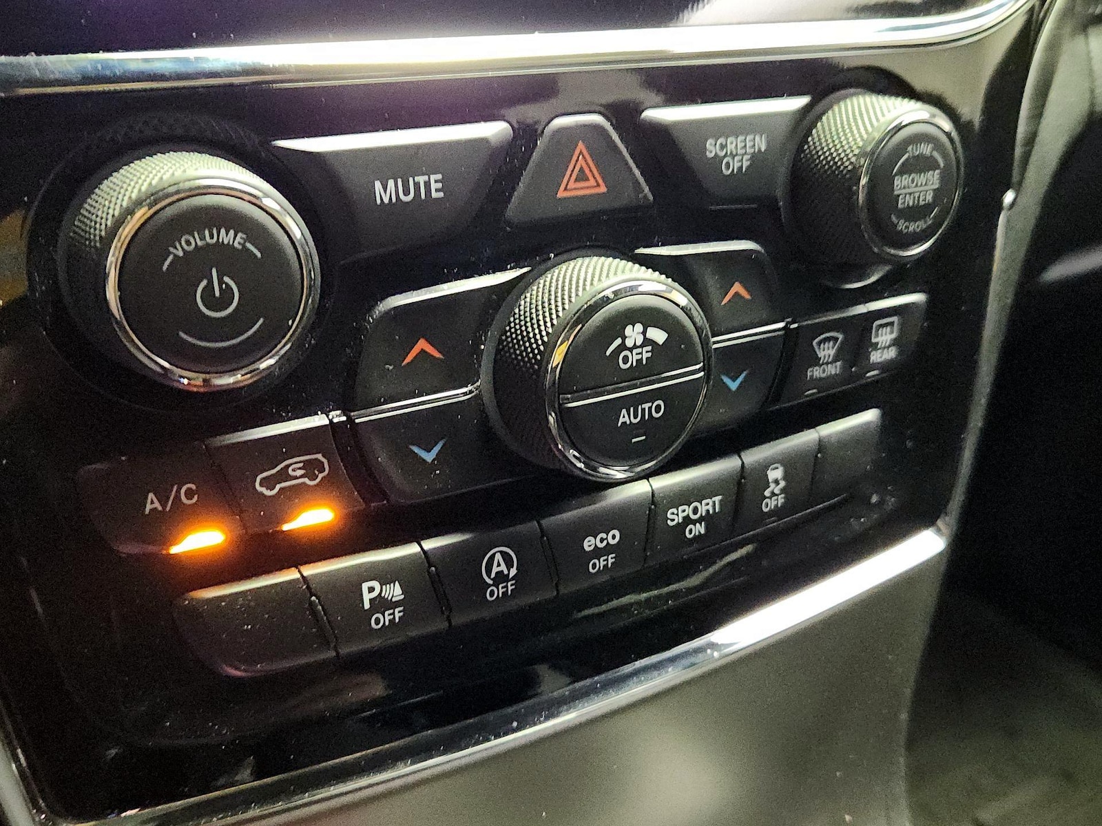 2020 Jeep Grand Cherokee Altitude - Photo 18