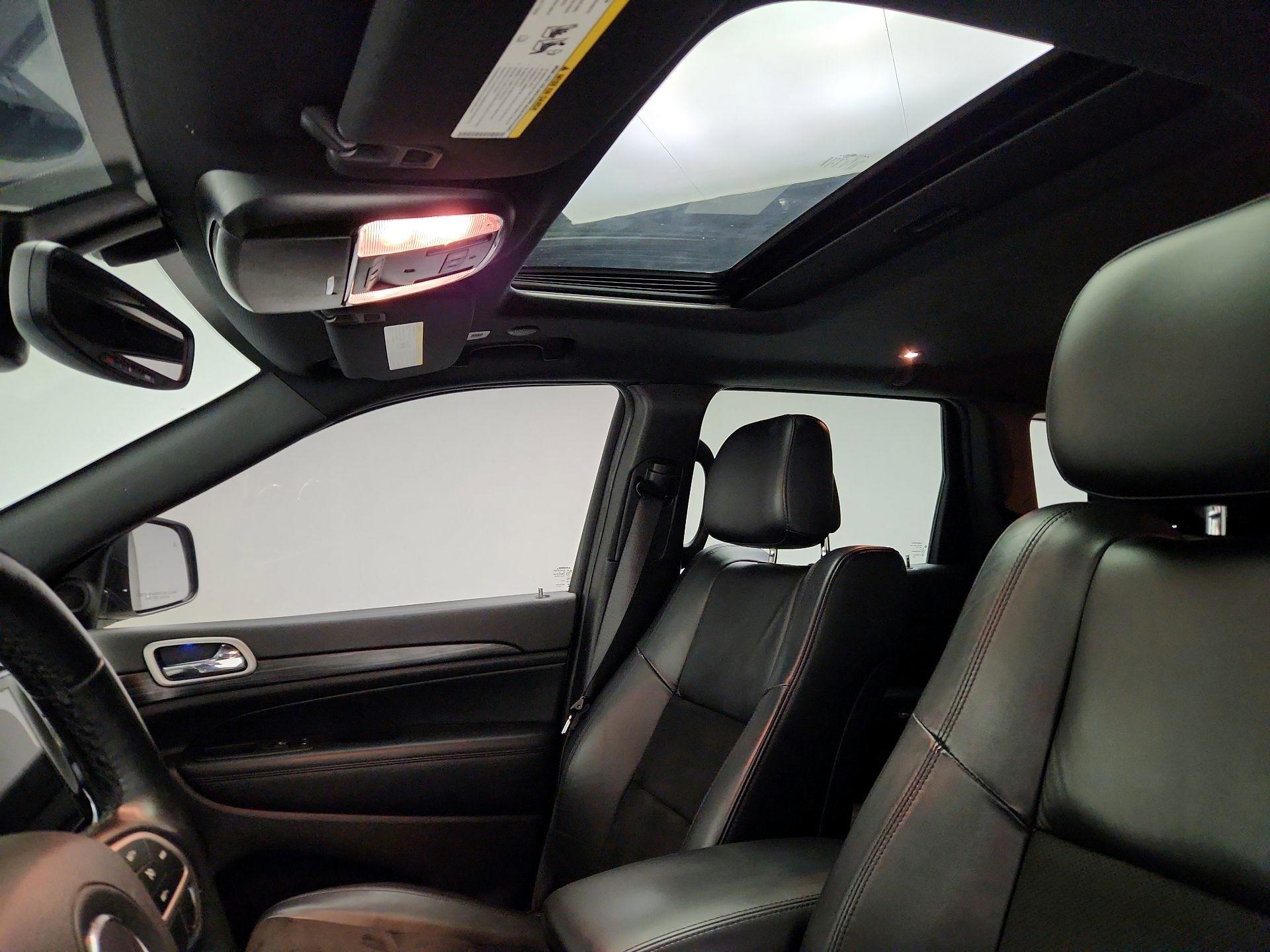 Thumbnail: 2020 Jeep Grand Cherokee - 20