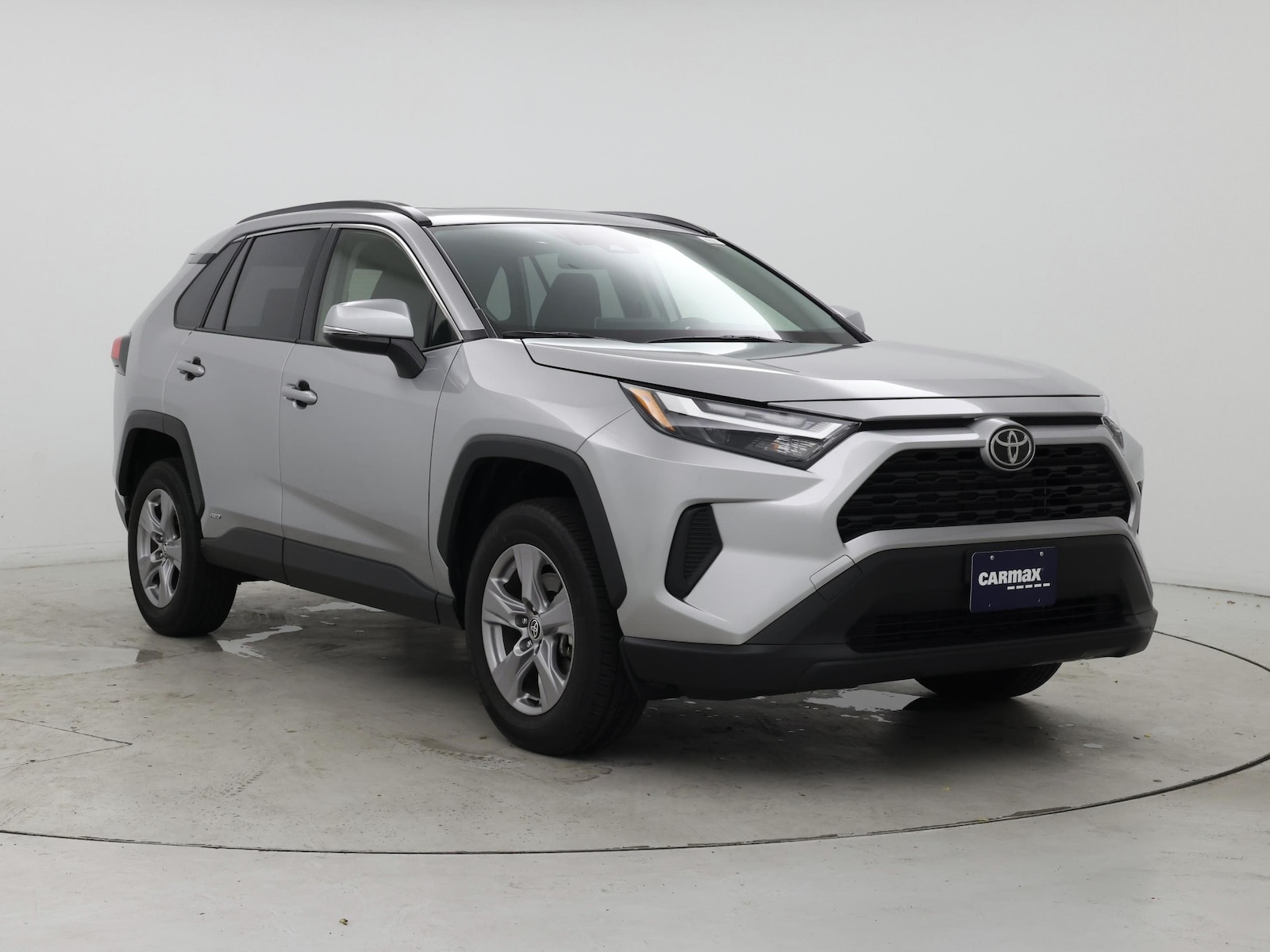 2025 Toyota RAV4 XLE - Photo 2