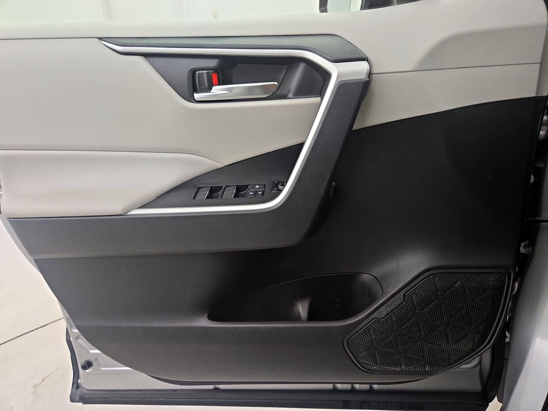 Thumbnail: 2025 Toyota RAV4 - 12