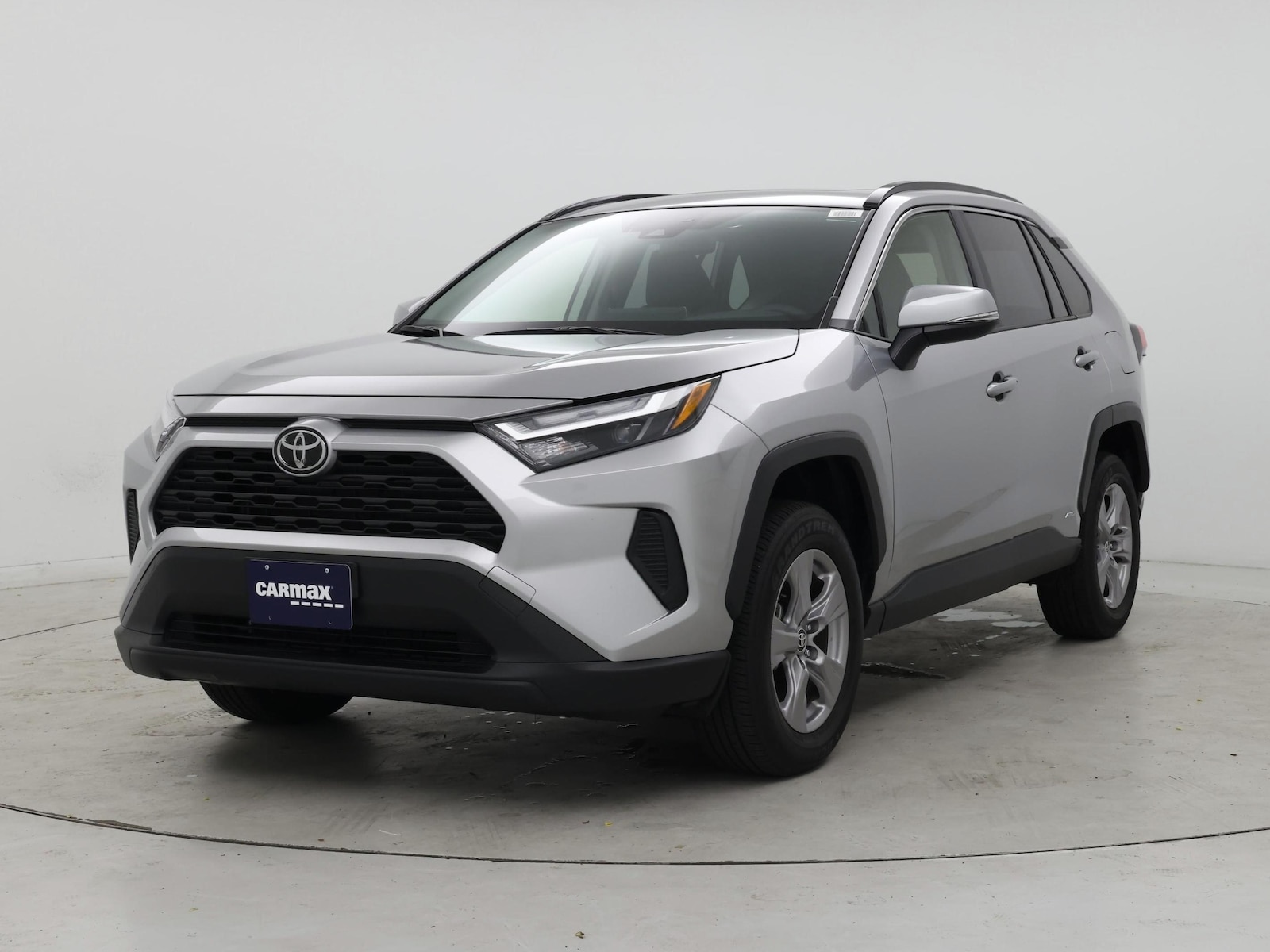 2025 Toyota RAV4 XLE - Photo 5