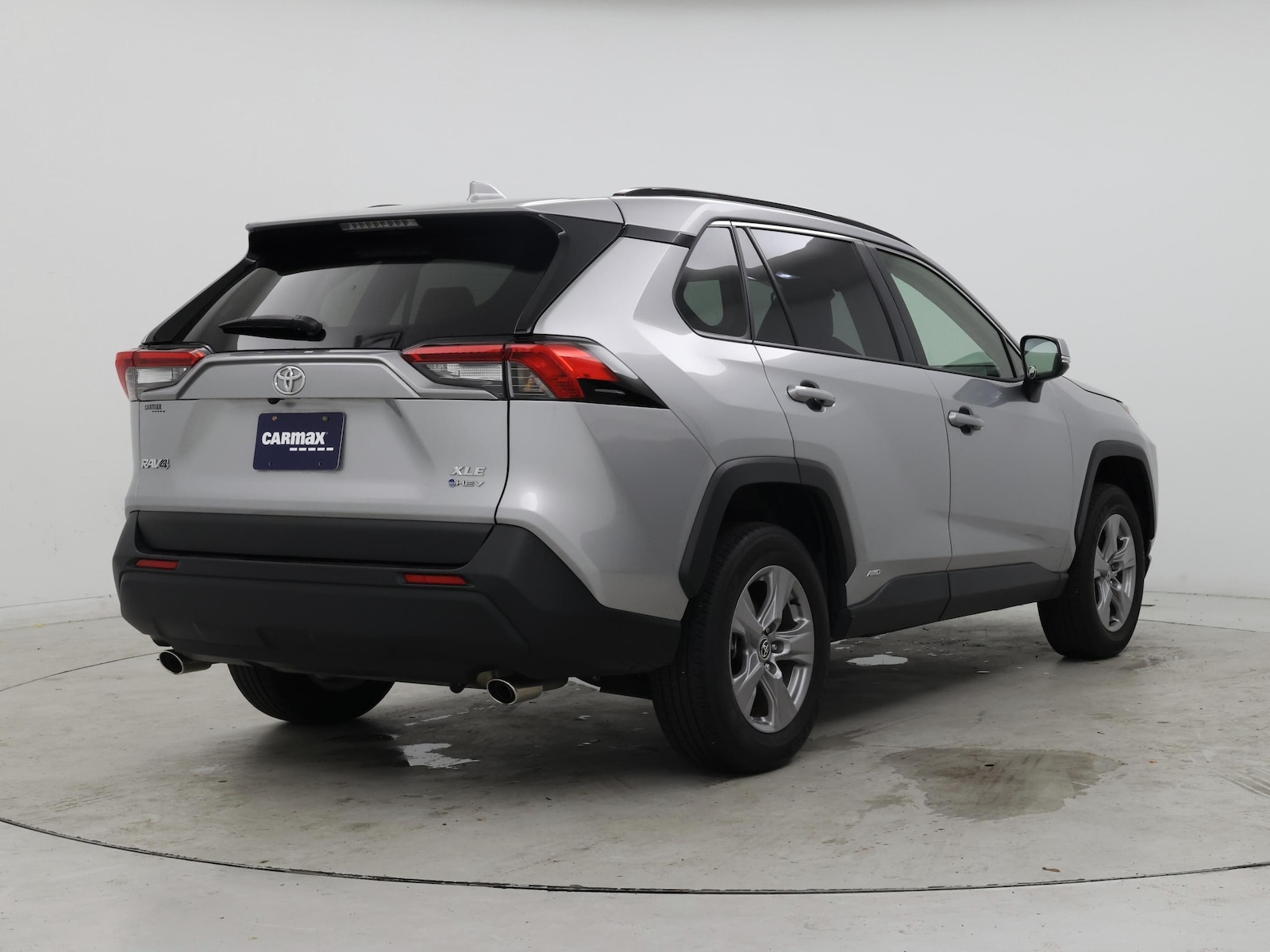 2025 Toyota RAV4 XLE - Photo 9