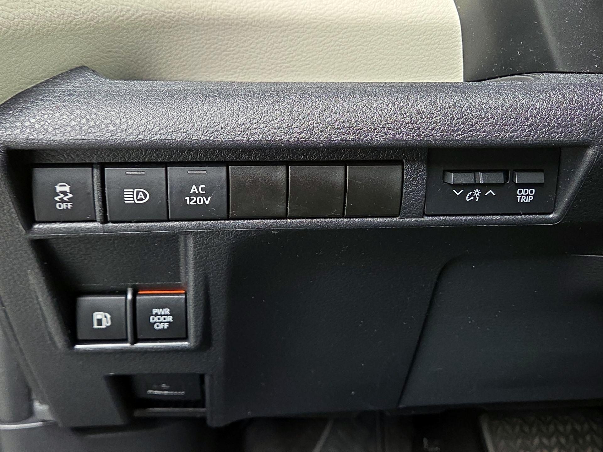 Thumbnail: 2021 Toyota Sienna - 13