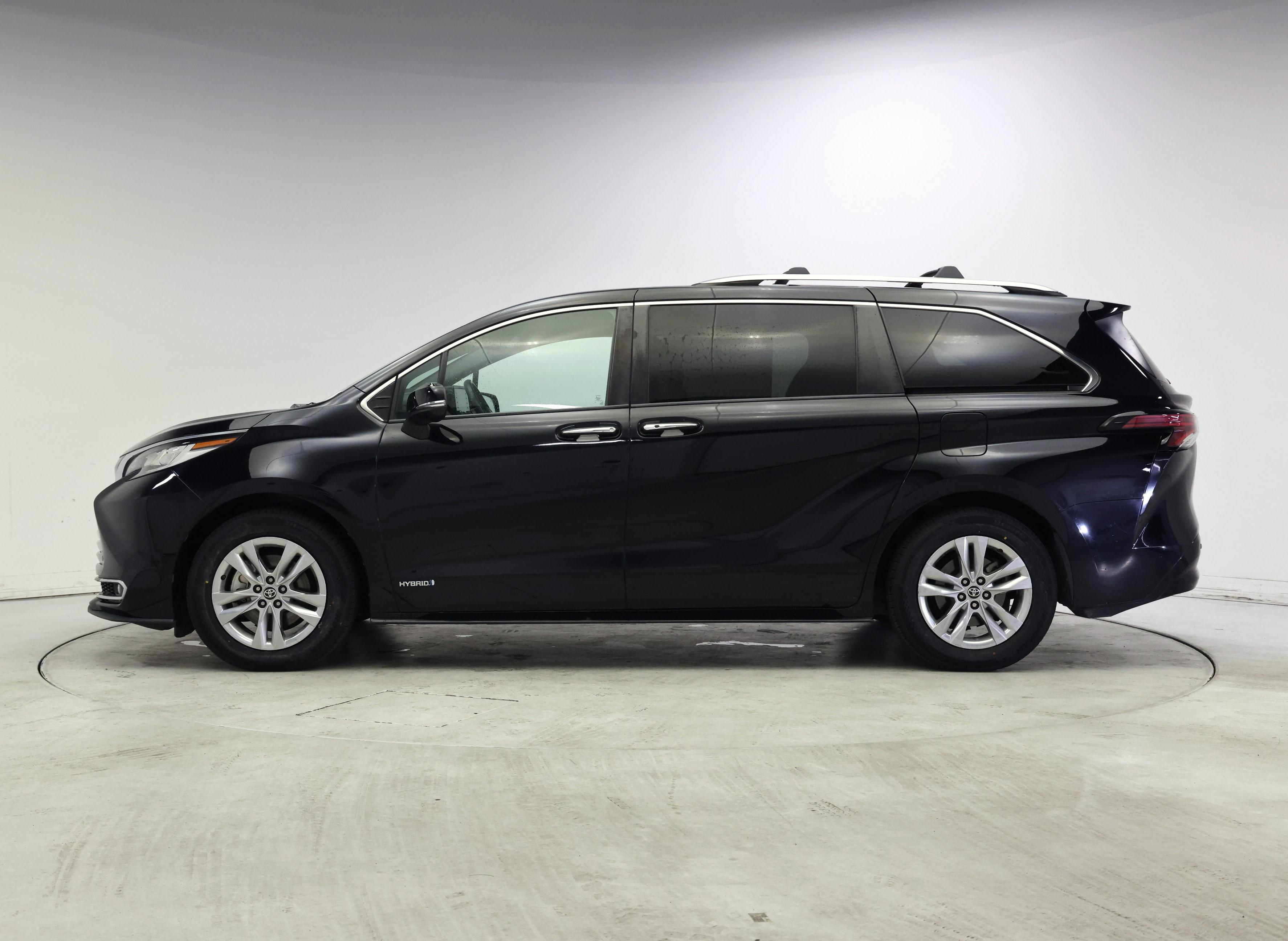 Thumbnail: 2021 Toyota Sienna - 3