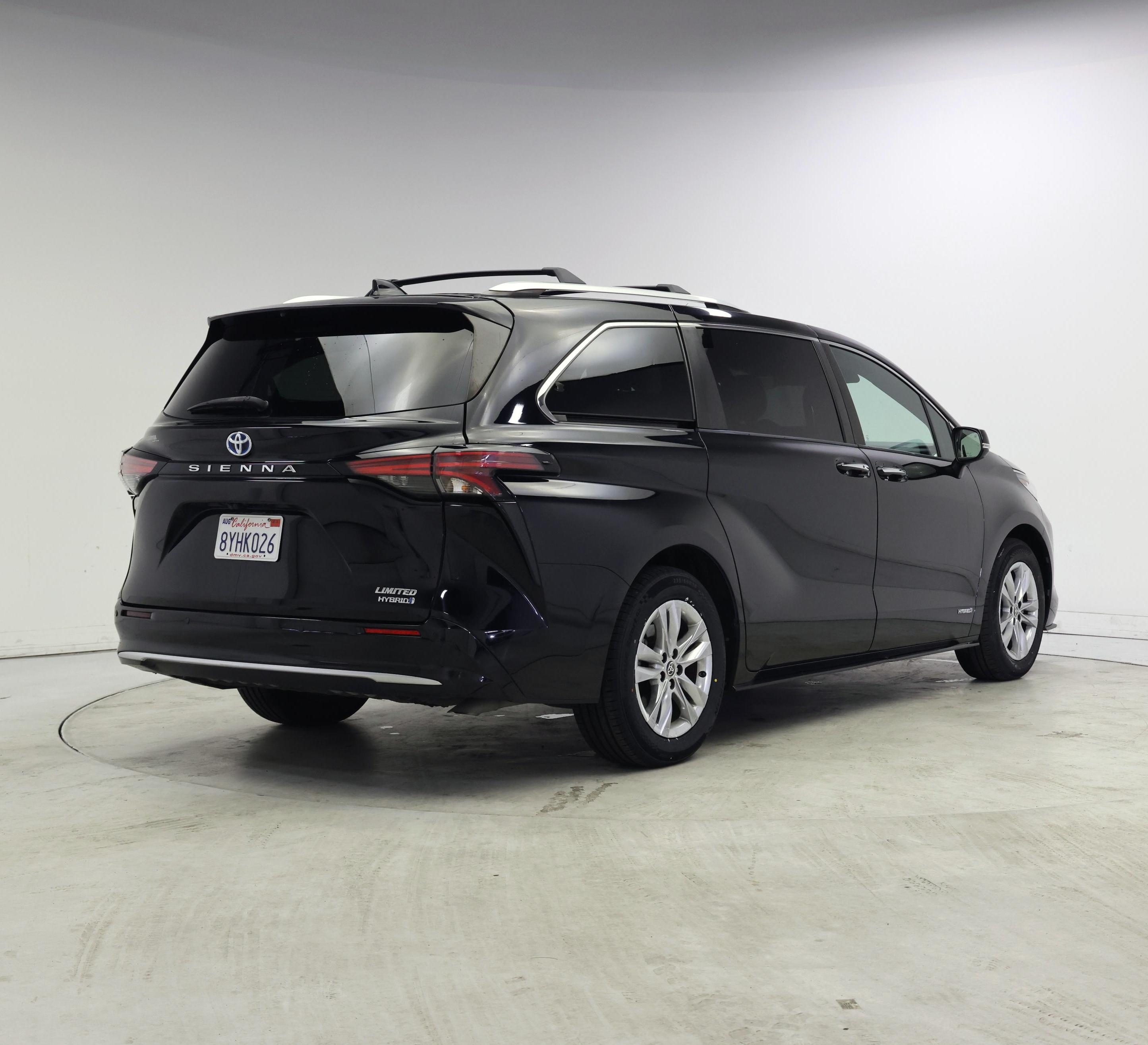 Thumbnail: 2021 Toyota Sienna - 8
