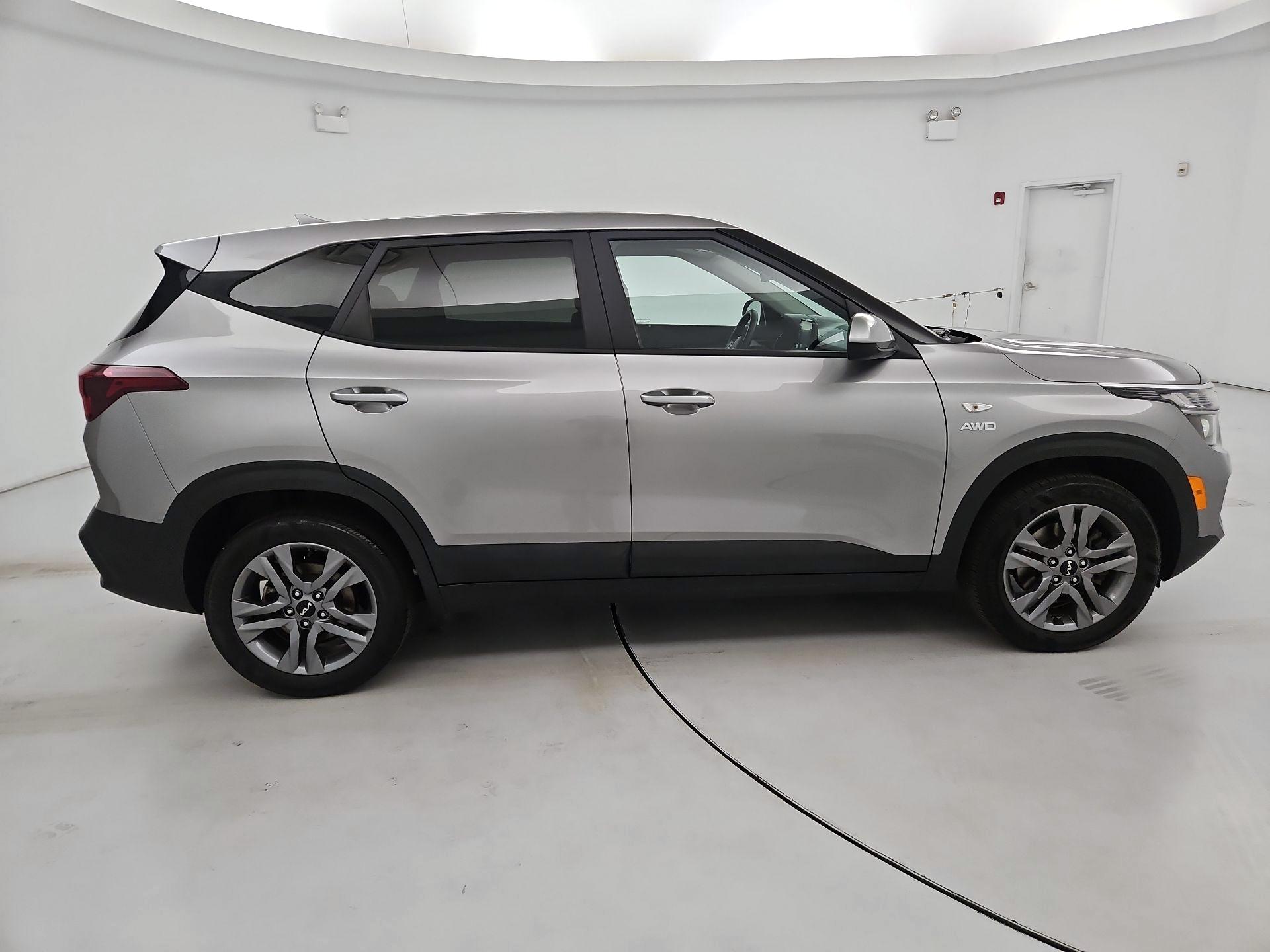 Thumbnail: 2022 Kia Seltos - 4