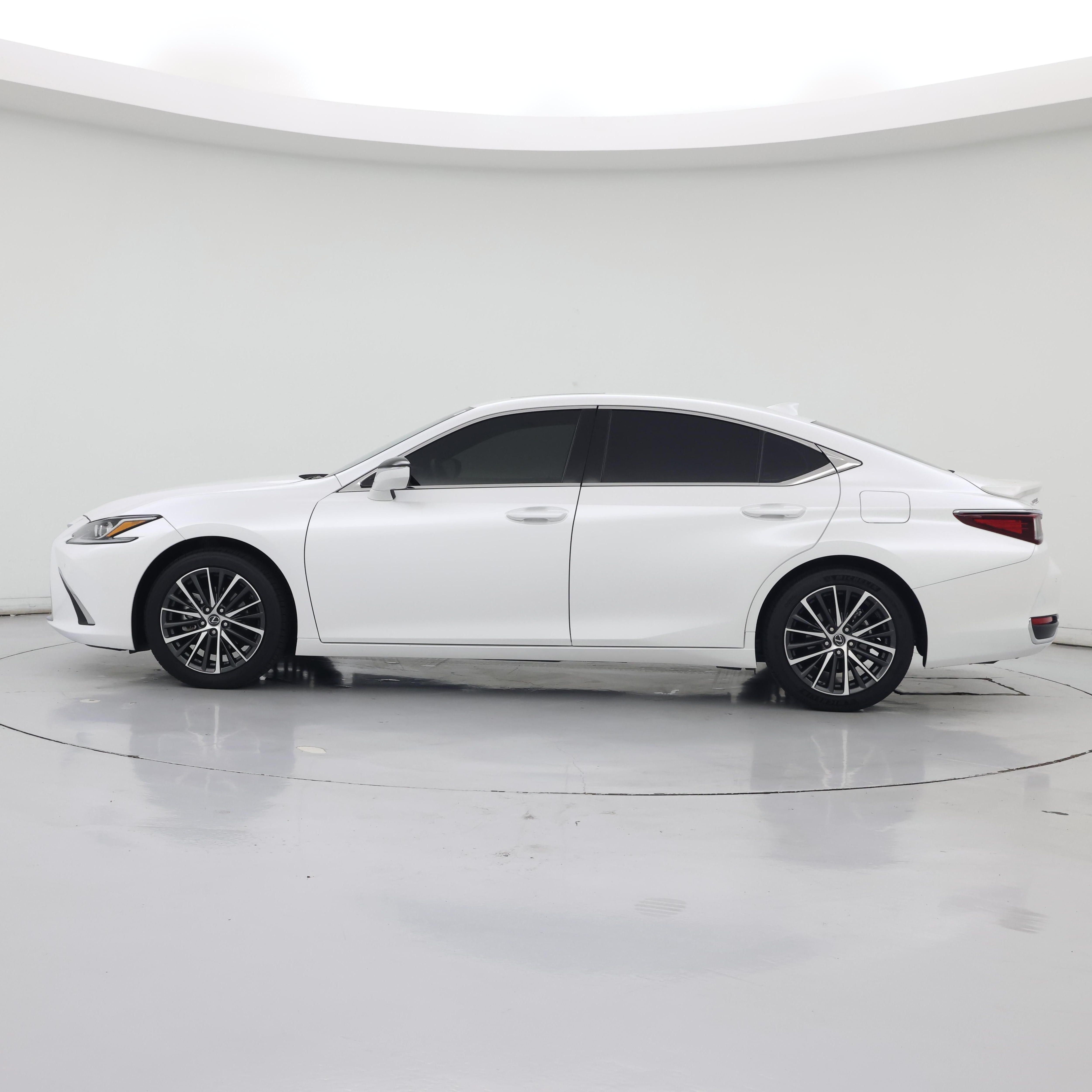 Thumbnail: 2025 Lexus ES - 3