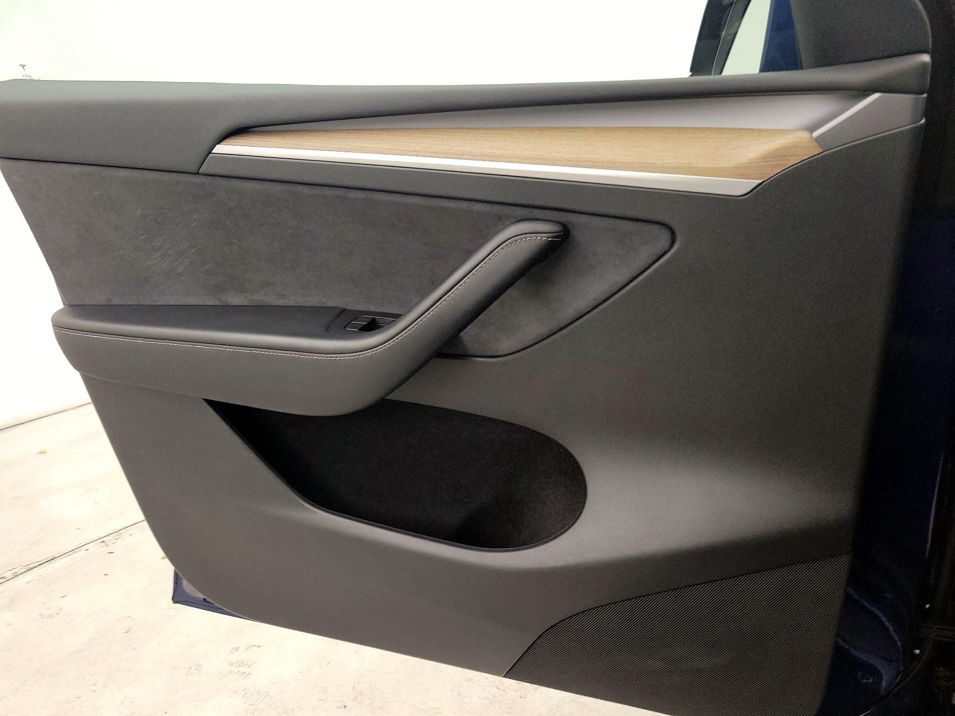 Thumbnail: 2023 Tesla Model Y - 12