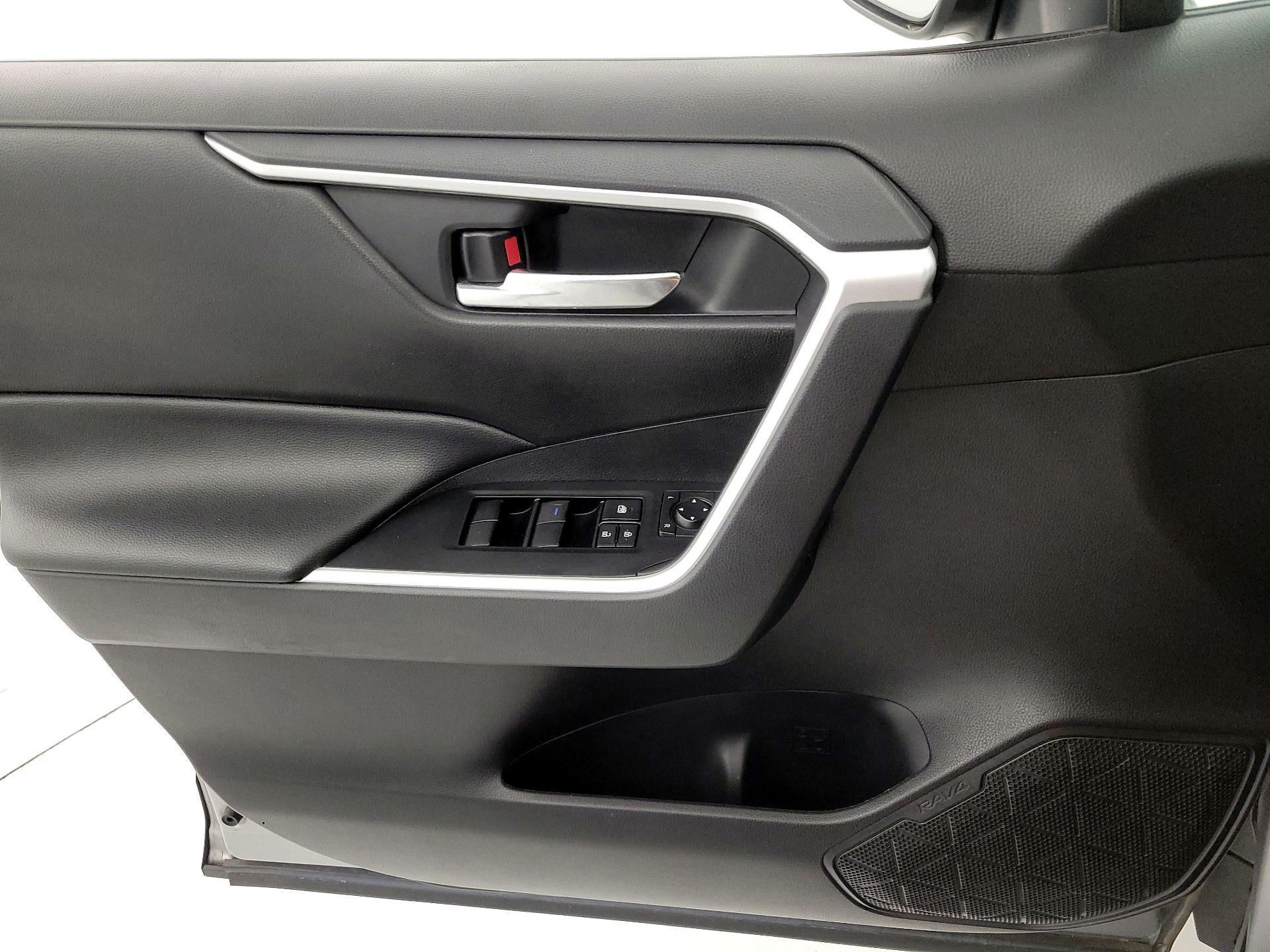 Thumbnail: 2021 Toyota RAV4 - 12