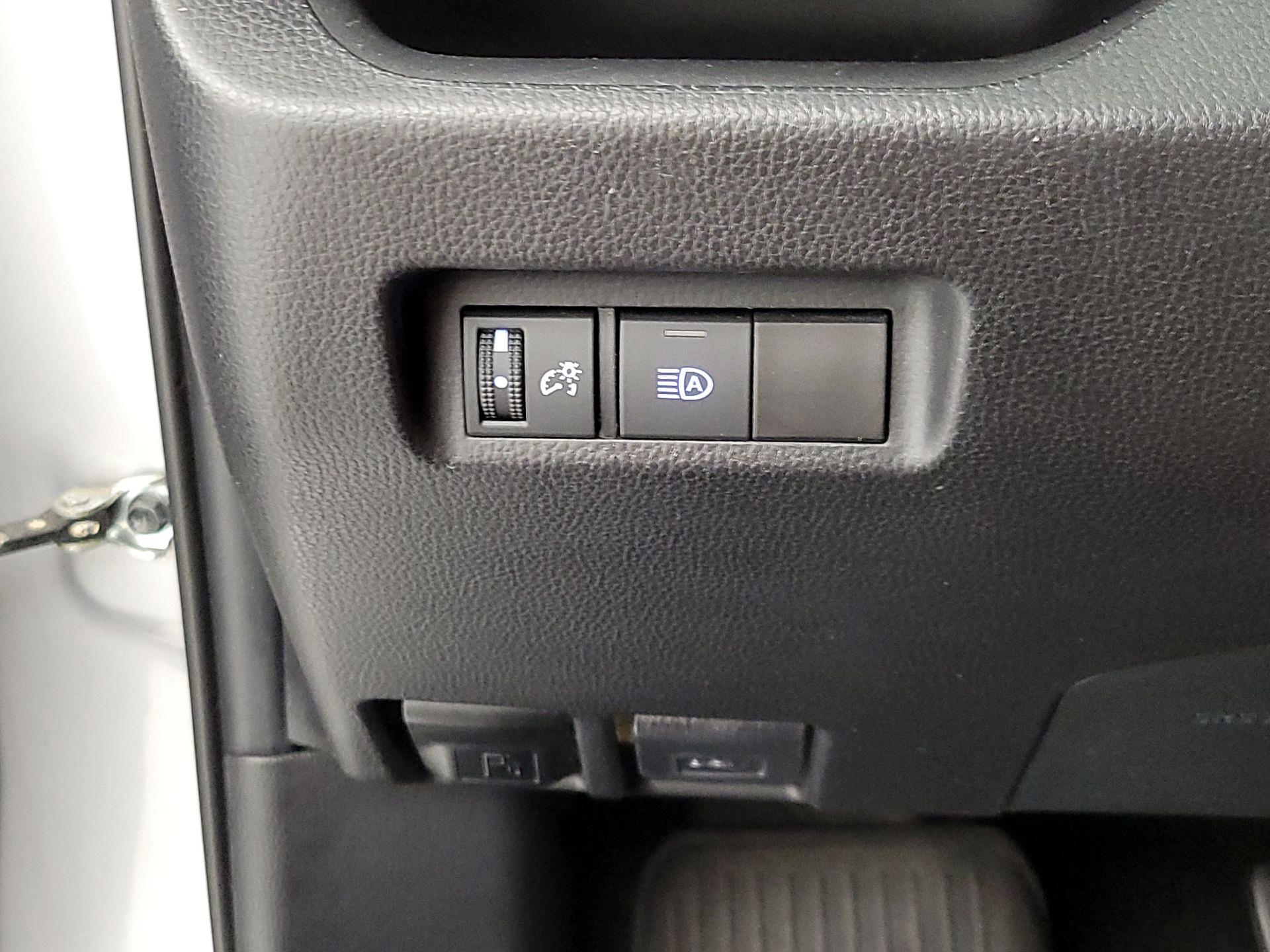 Thumbnail: 2021 Toyota RAV4 - 13