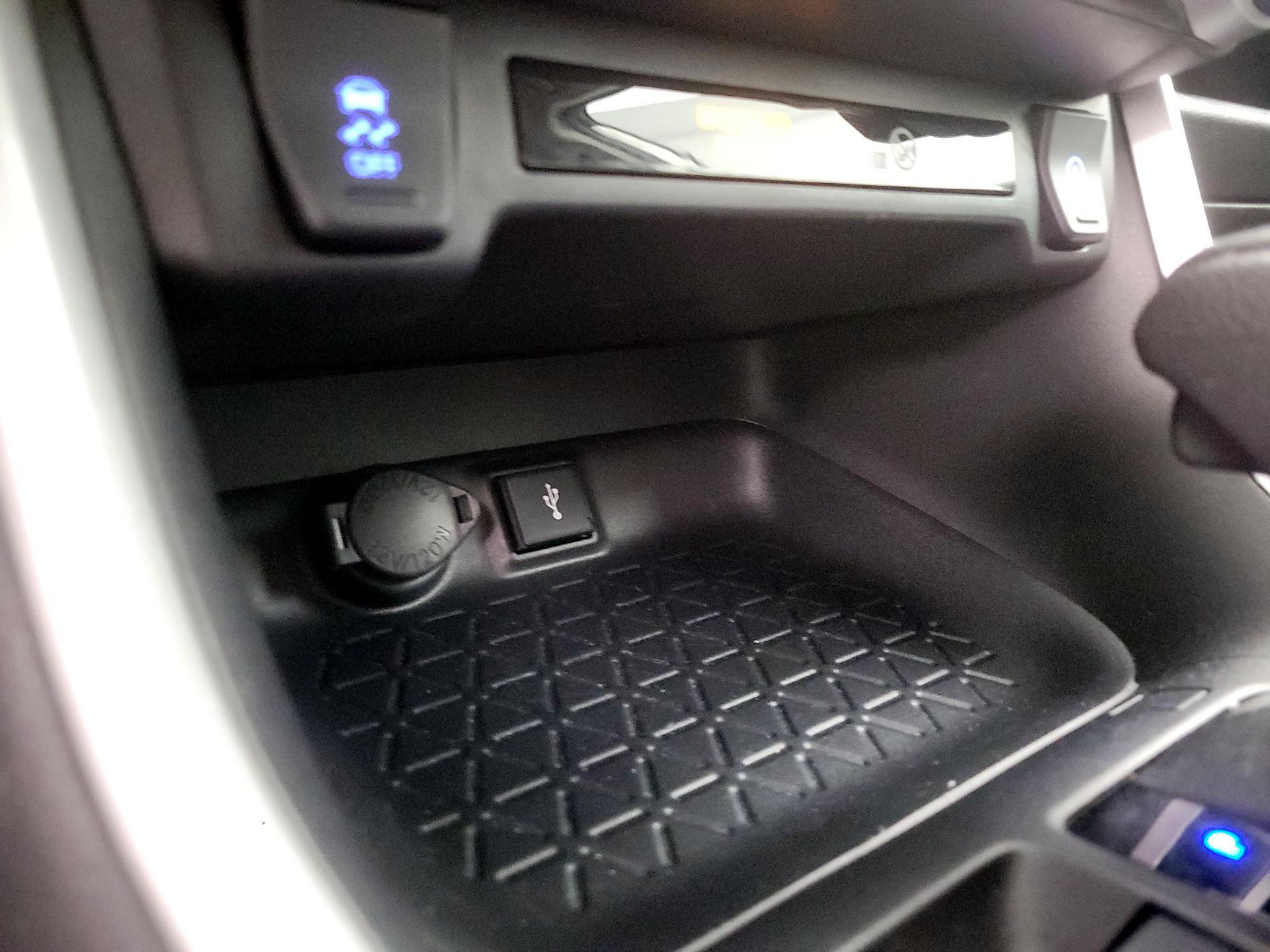 Thumbnail: 2021 Toyota RAV4 - 18