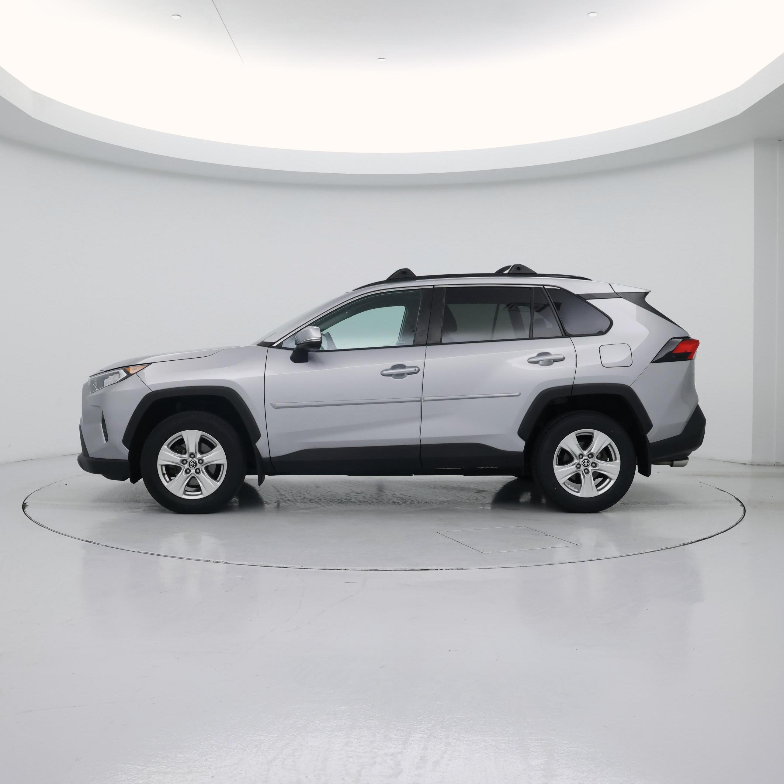 Thumbnail: 2021 Toyota RAV4 - 3
