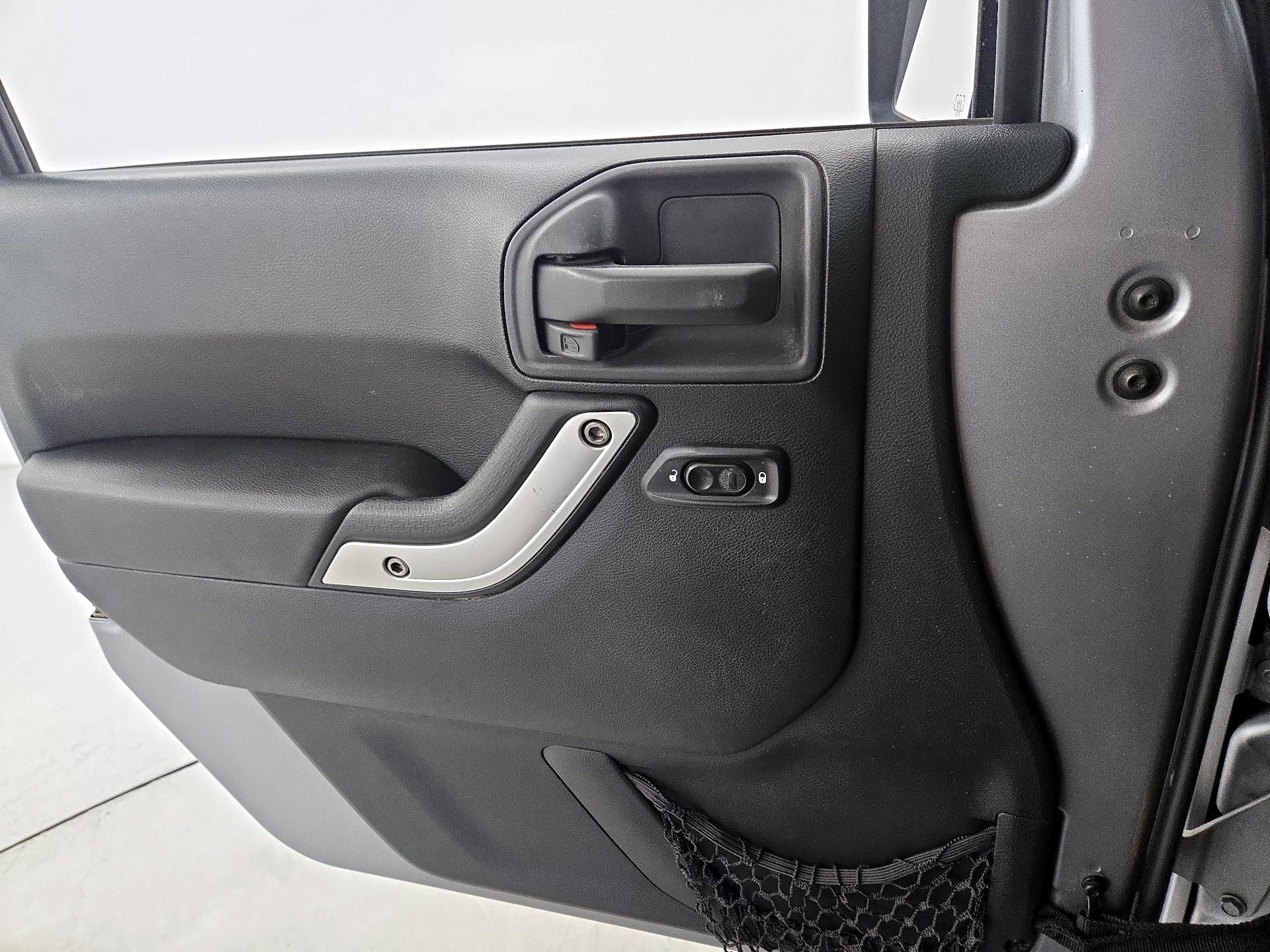 Thumbnail: 2018 Jeep Wrangler - 12