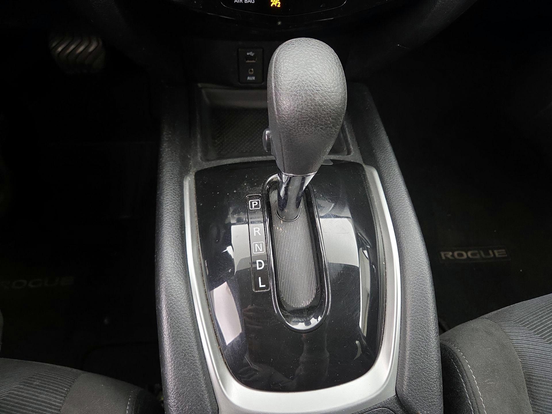 Thumbnail: 2015 Nissan Rogue - 17