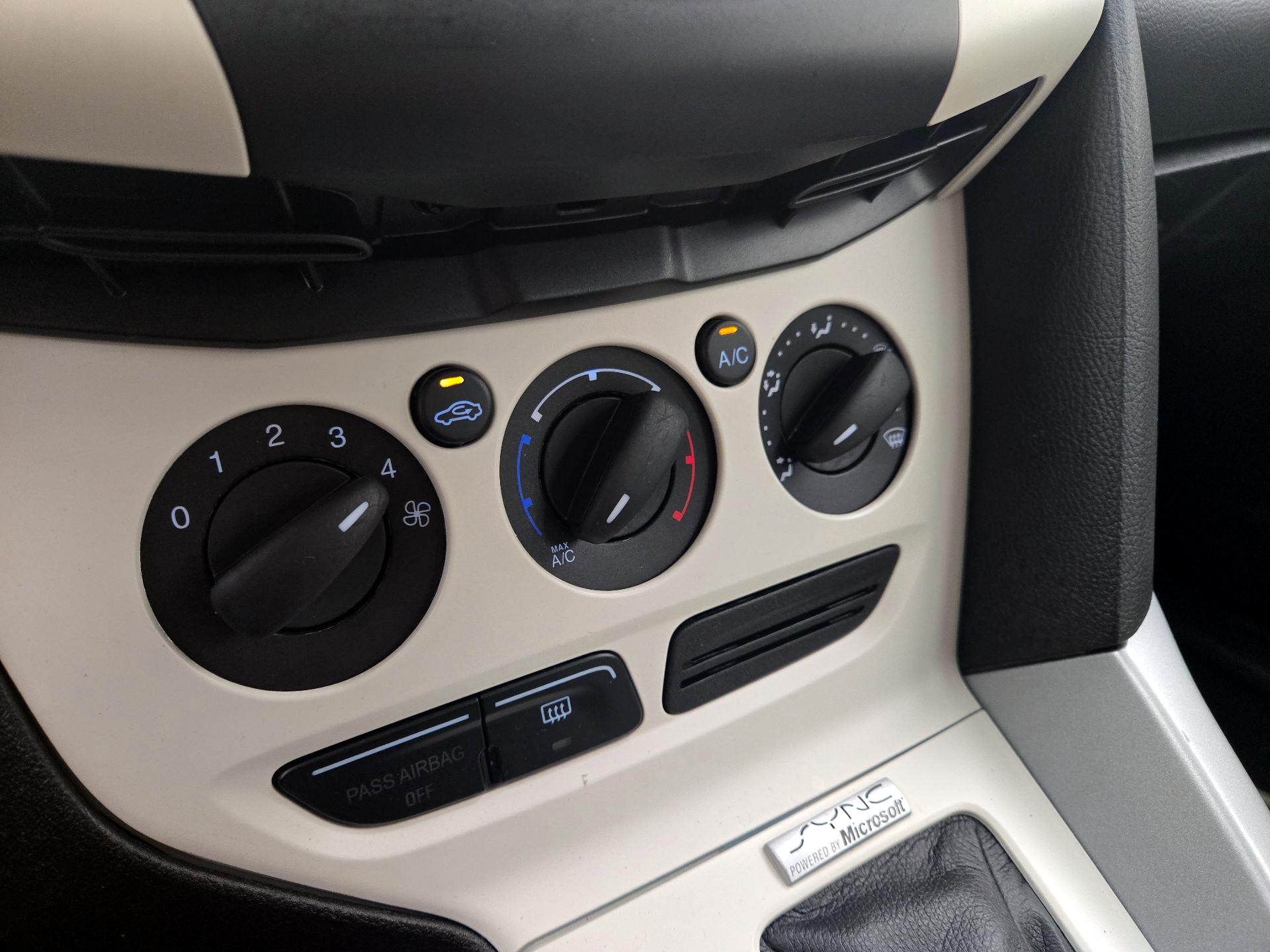 Thumbnail: 2014 Ford Focus - 15