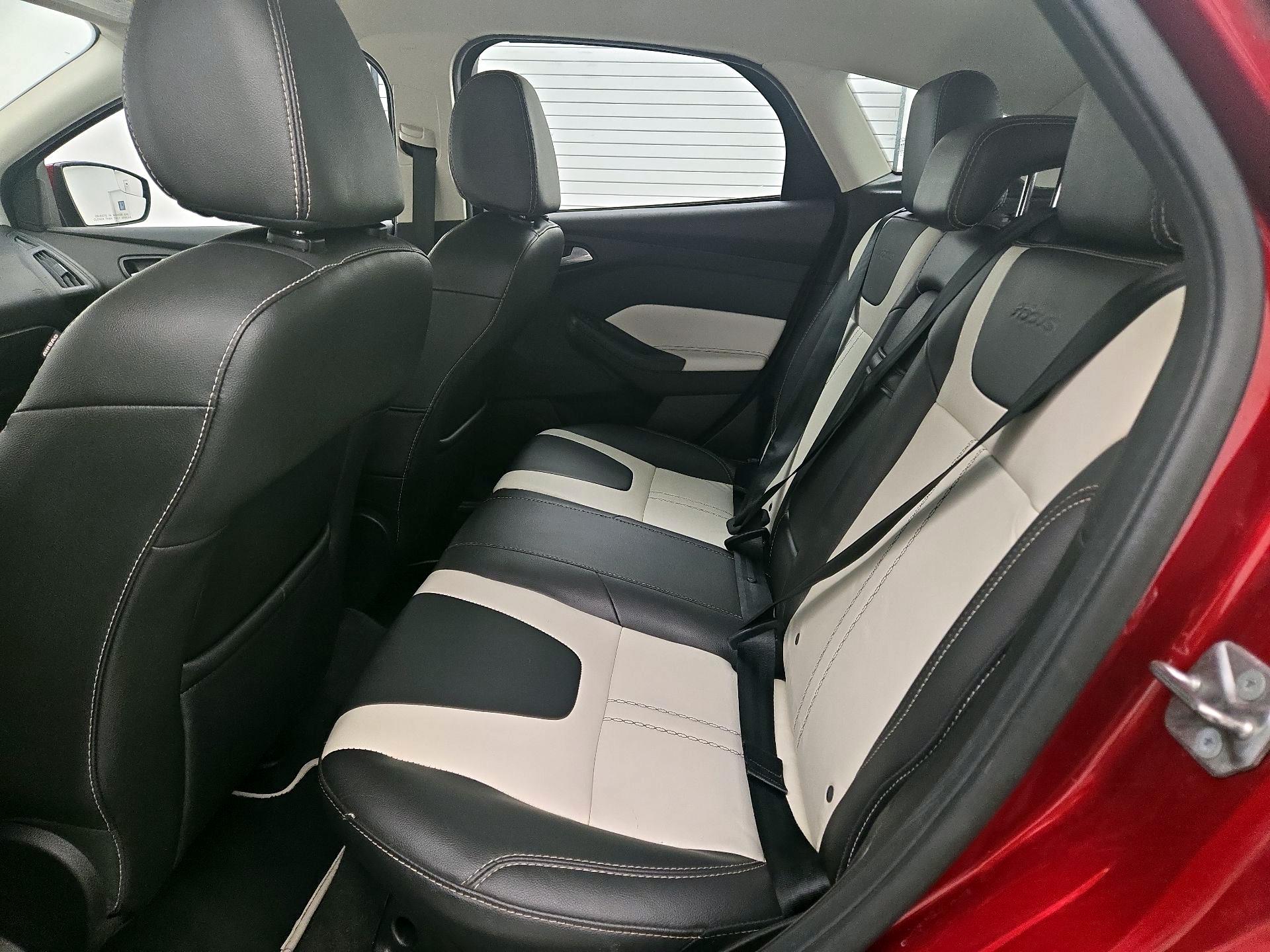 Thumbnail: 2014 Ford Focus - 17