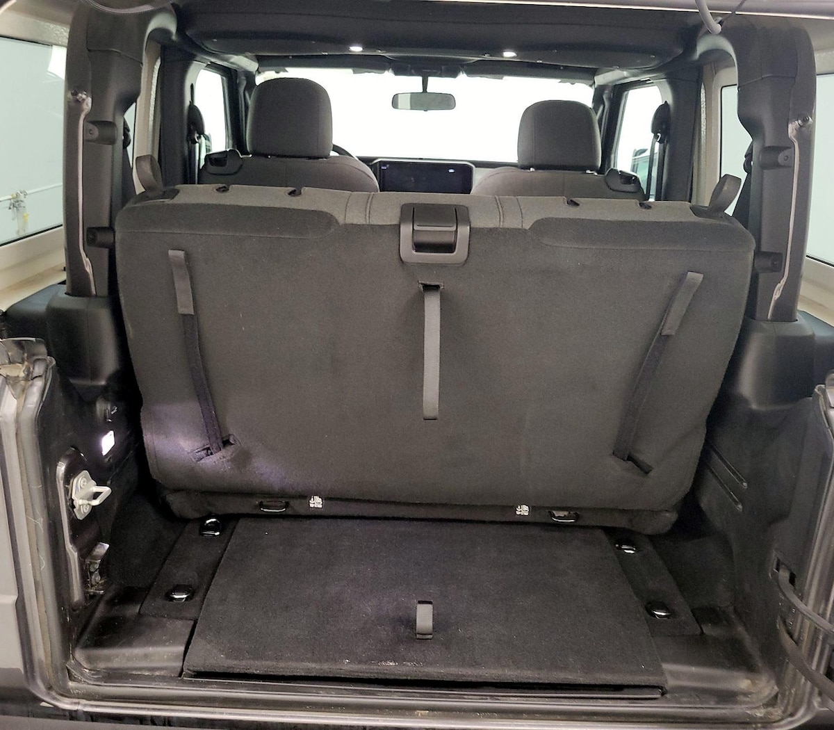 Trunk/Cargo (Seats Up)