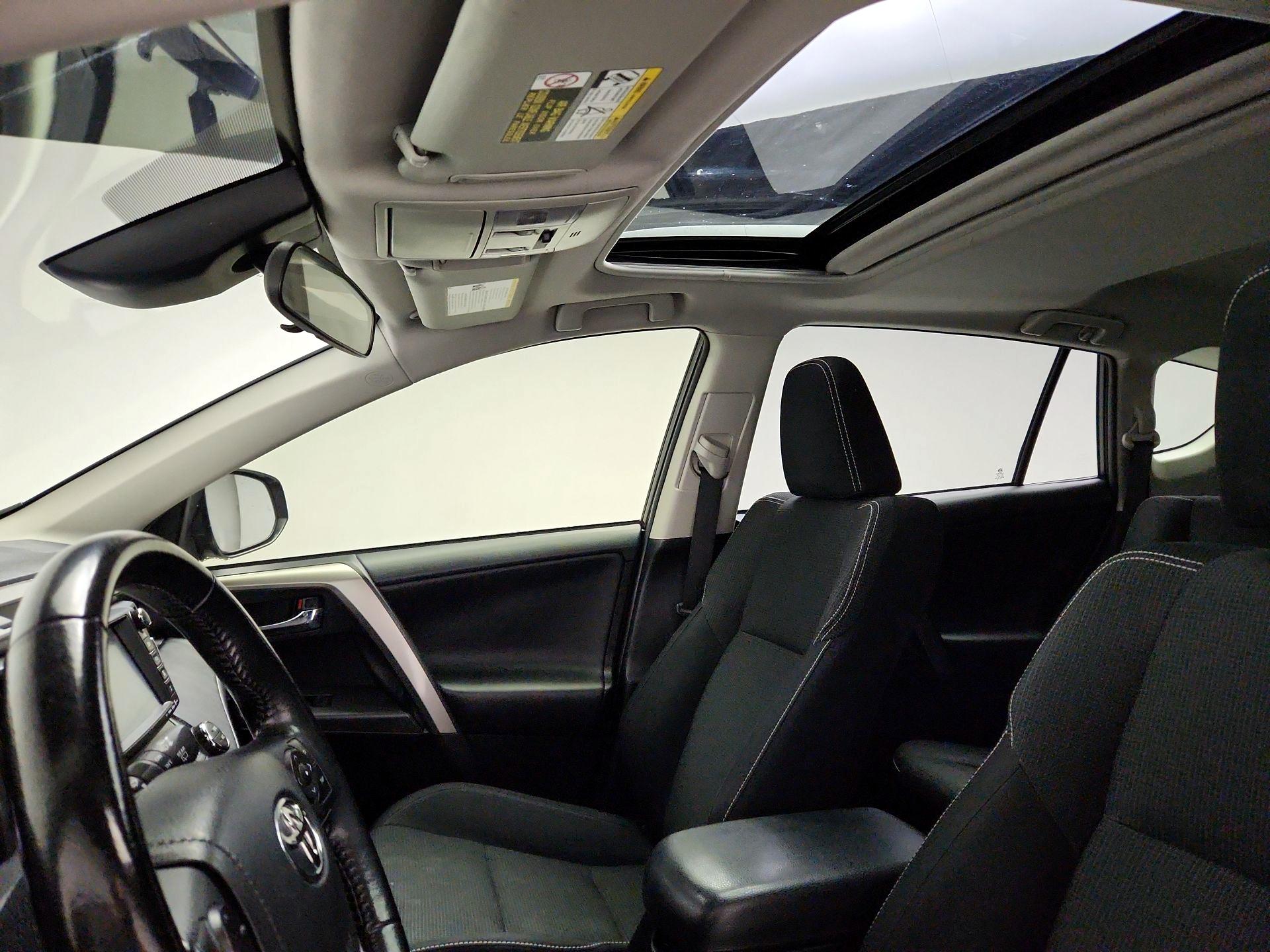 Thumbnail: 2017 Toyota RAV4 - 20
