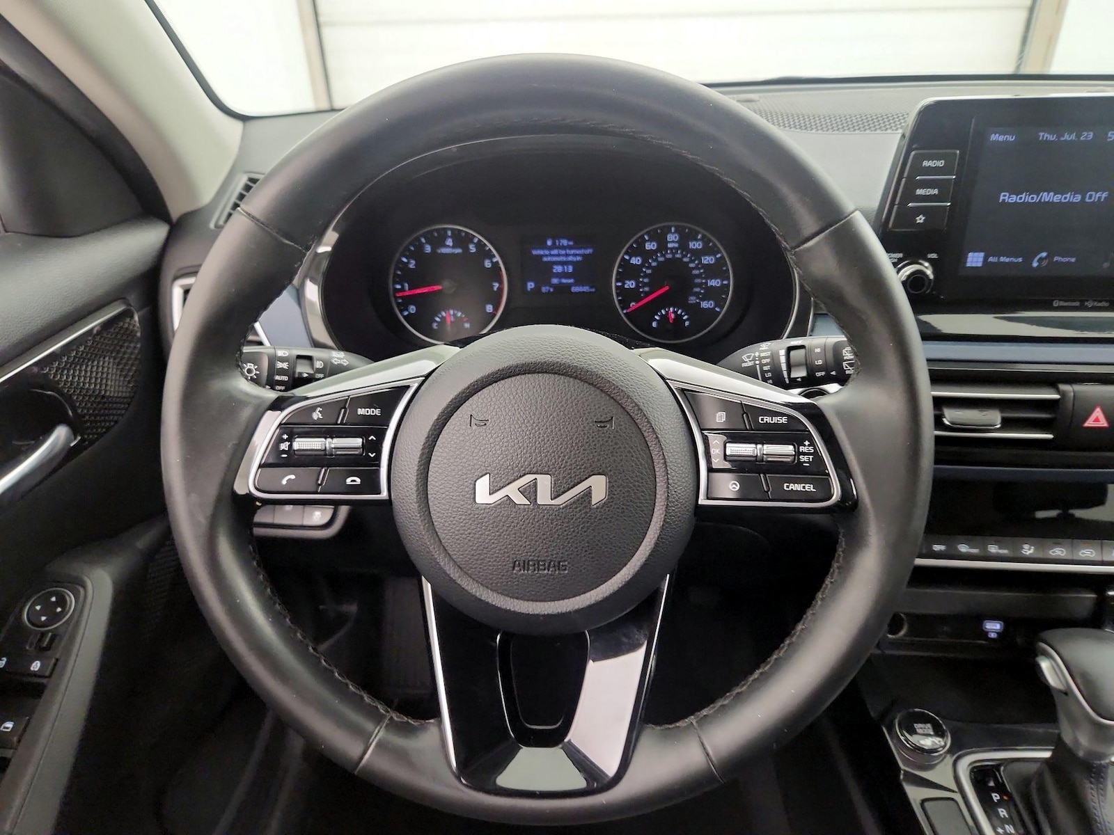 2023 Kia Seltos S - Photo 11
