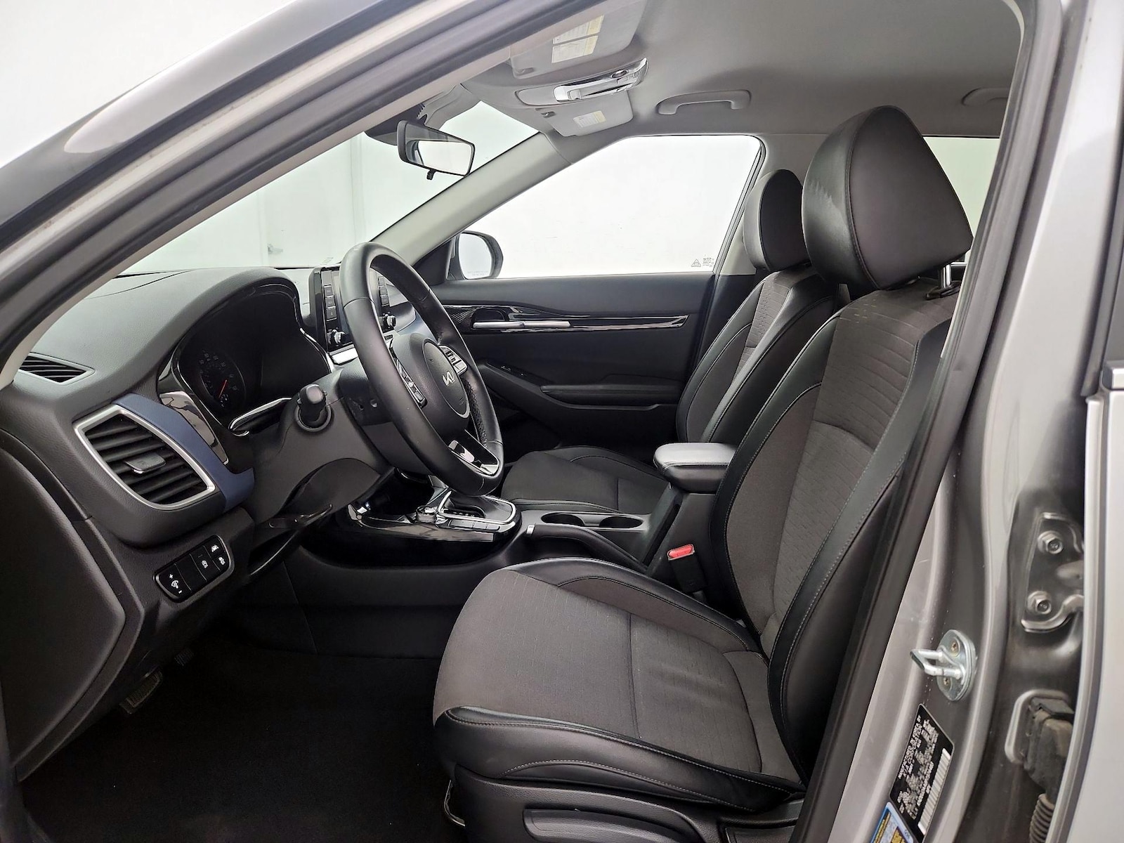 2023 Kia Seltos S - Photo 12