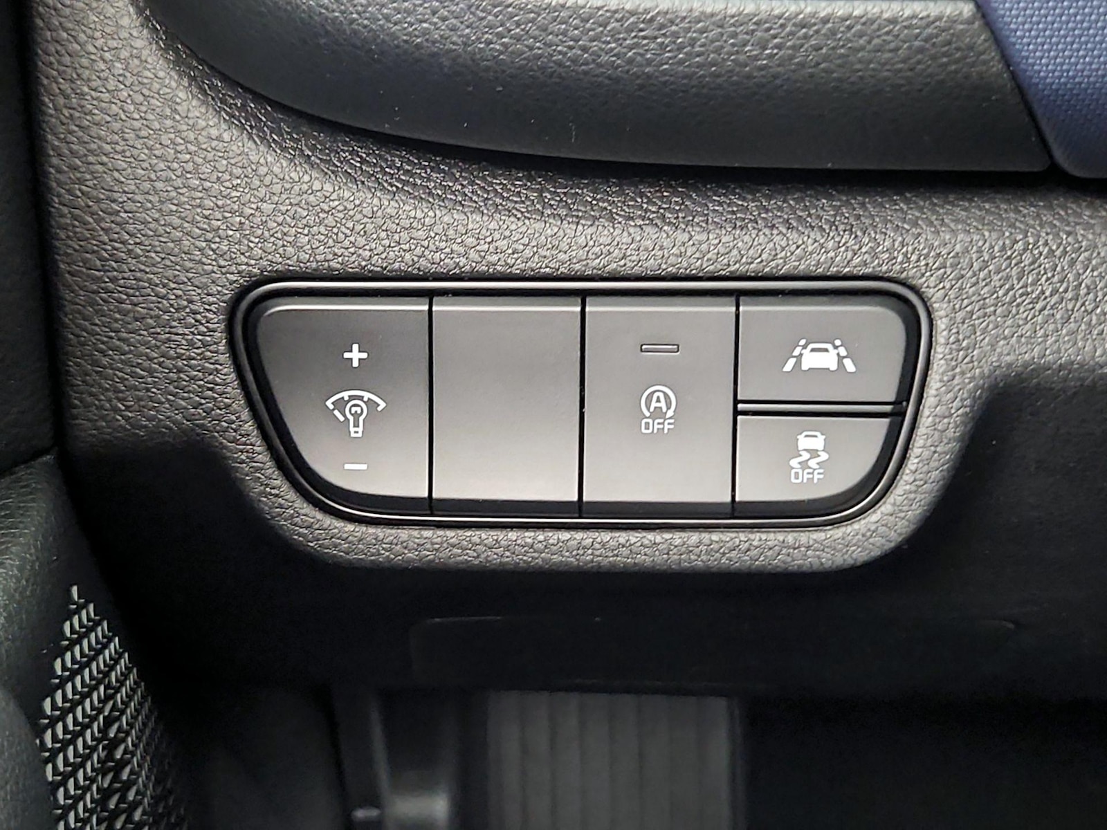 2023 Kia Seltos S - Photo 14