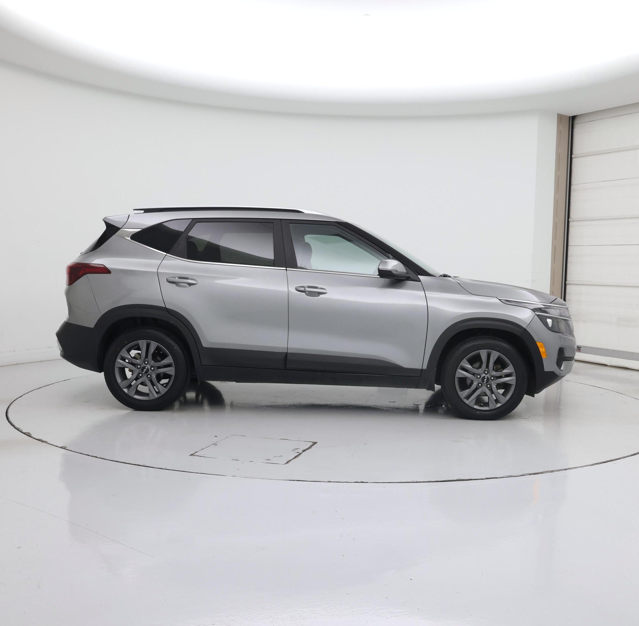 Thumbnail: 2023 Kia Seltos - 7