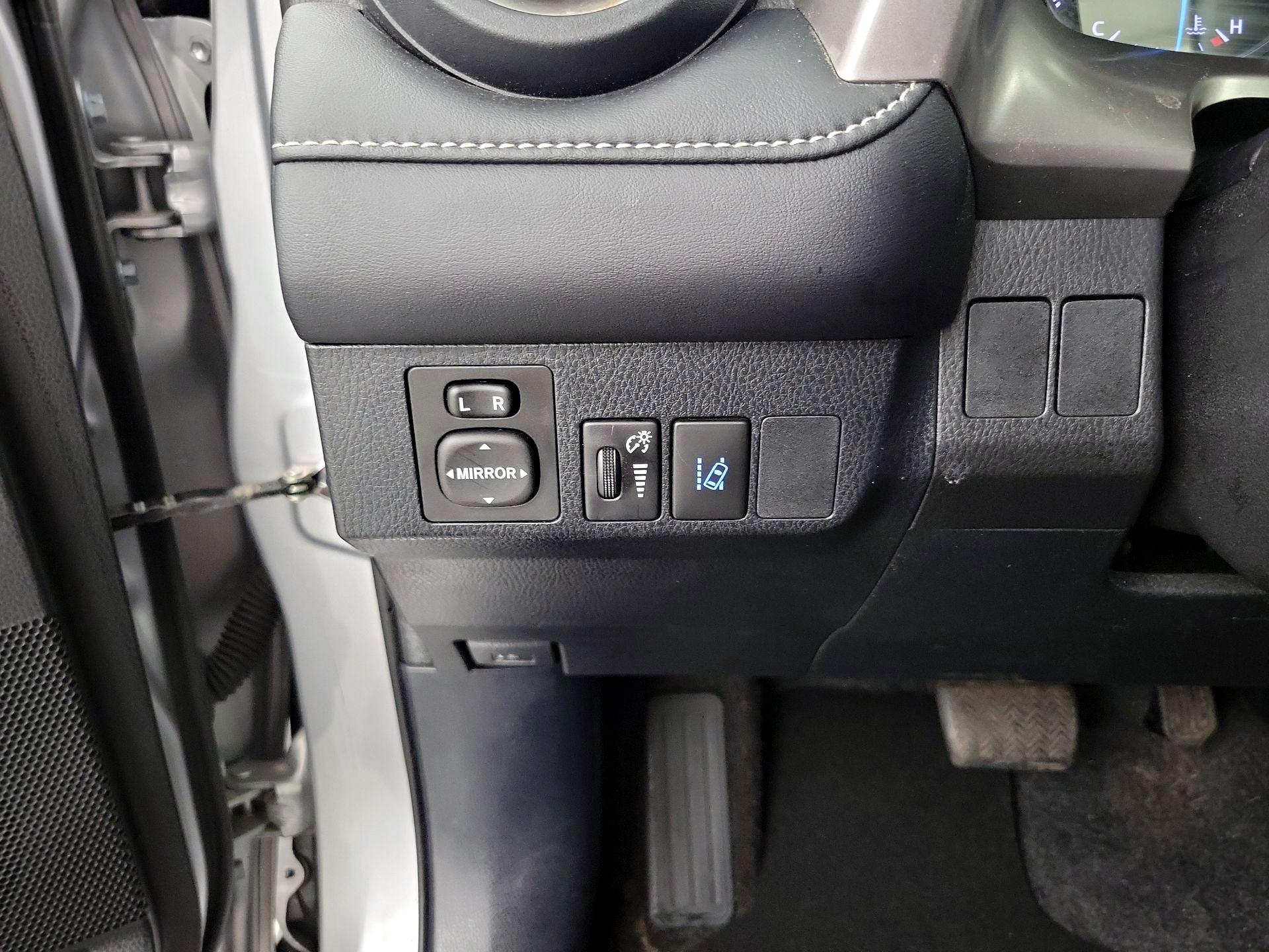 Thumbnail: 2018 Toyota RAV4 - 13