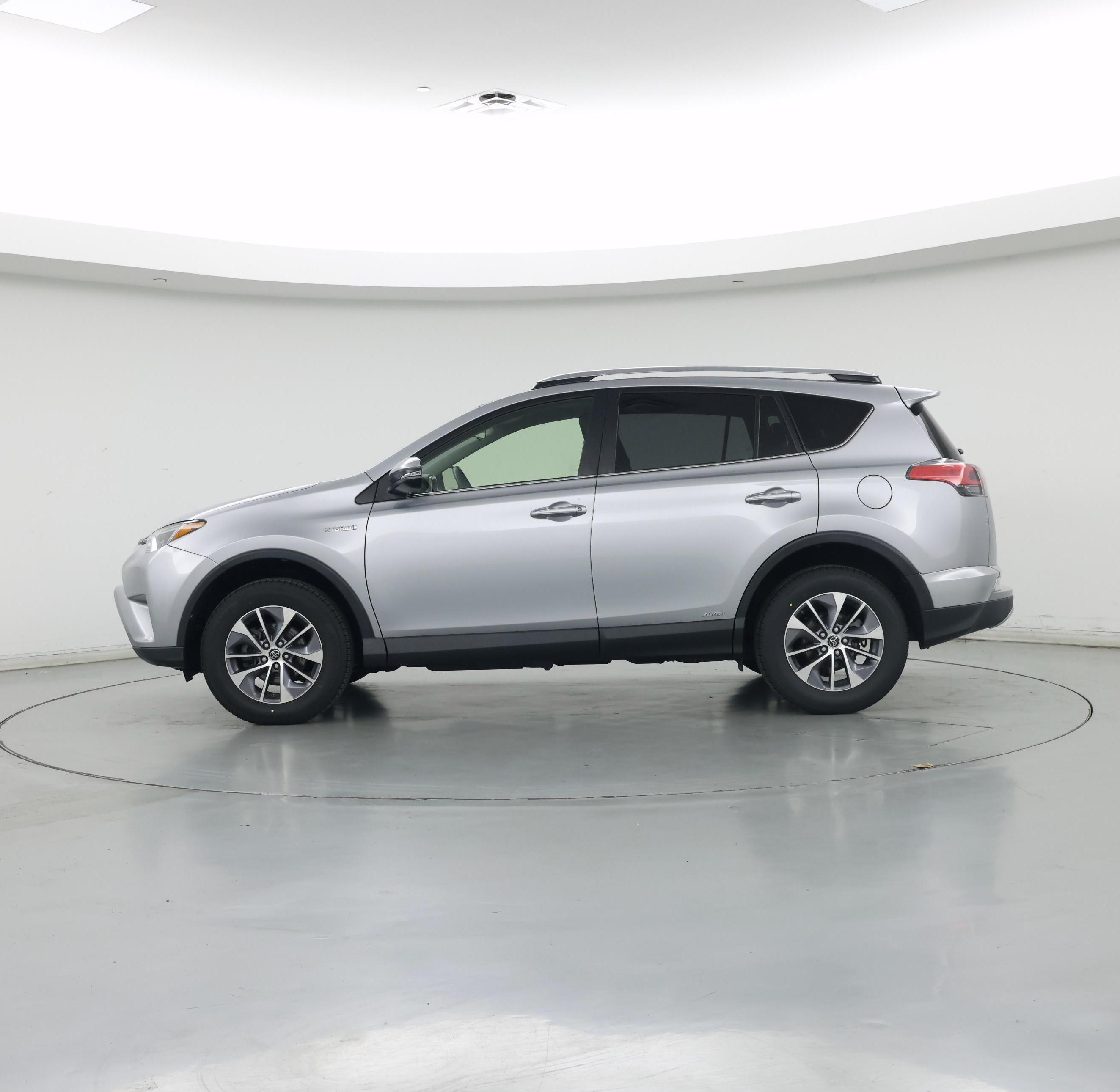 Thumbnail: 2018 Toyota RAV4 - 3