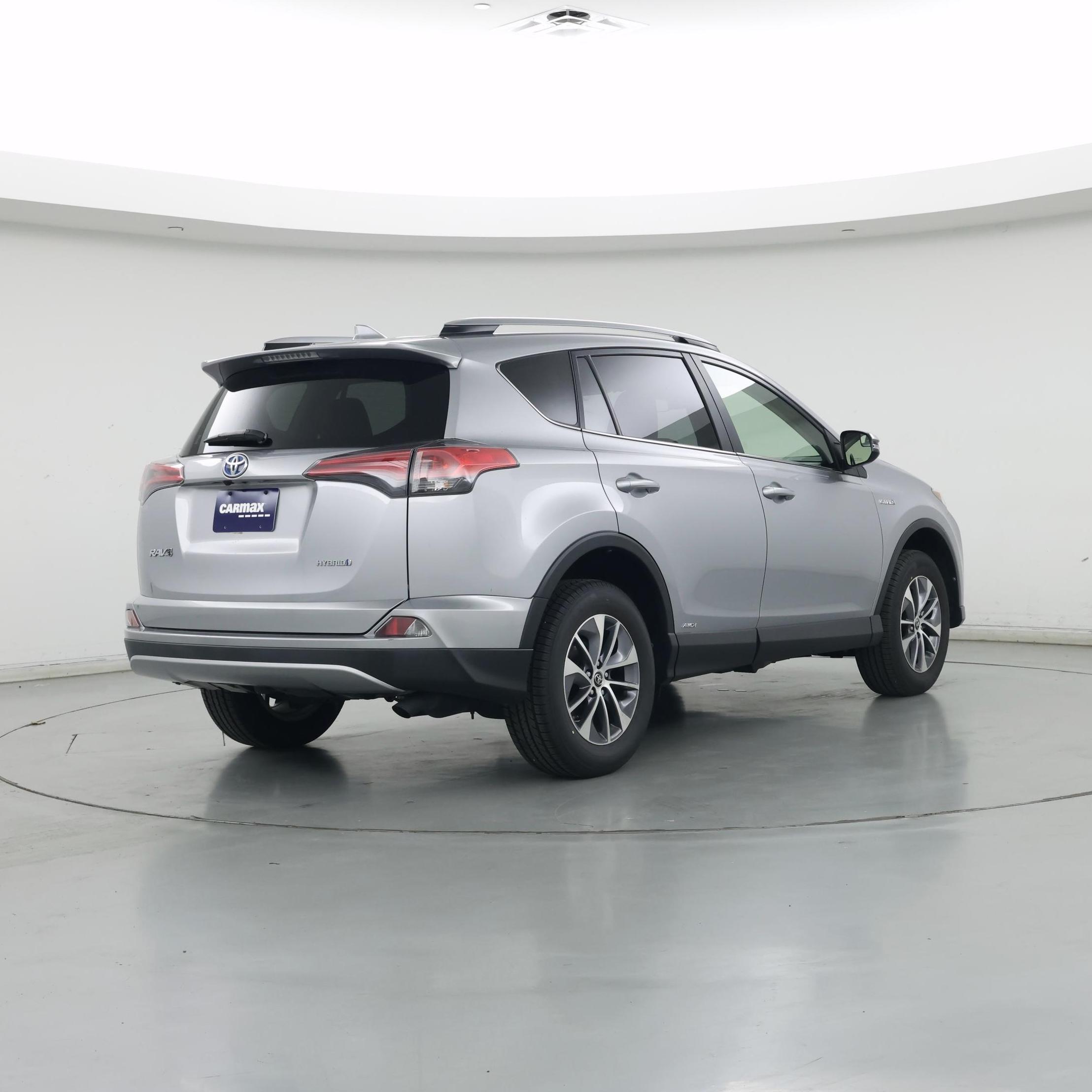 Thumbnail: 2018 Toyota RAV4 - 8