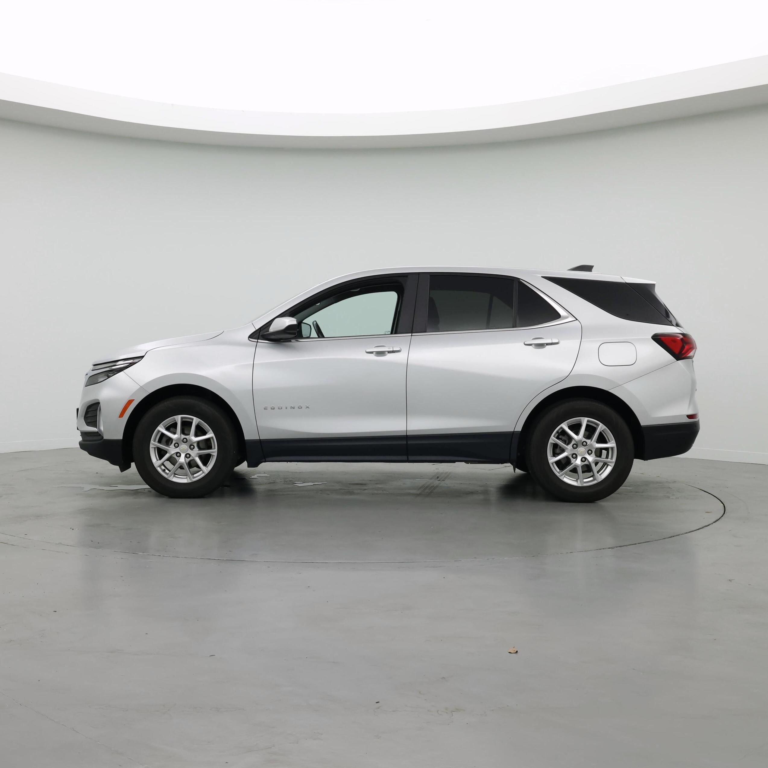 Thumbnail: 2022 Chevrolet Equinox - 3