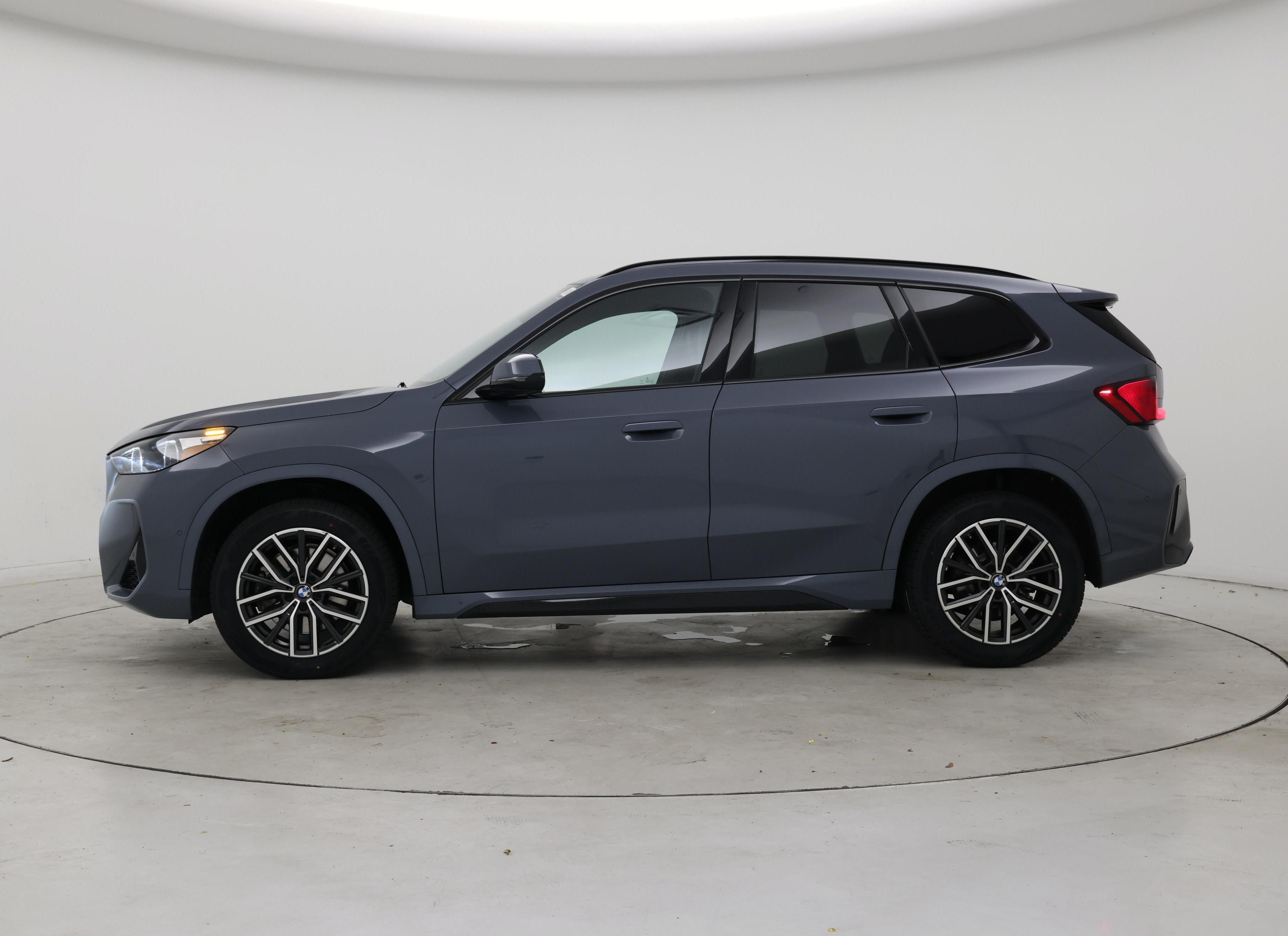 Thumbnail: 2023 BMW X1 - 3