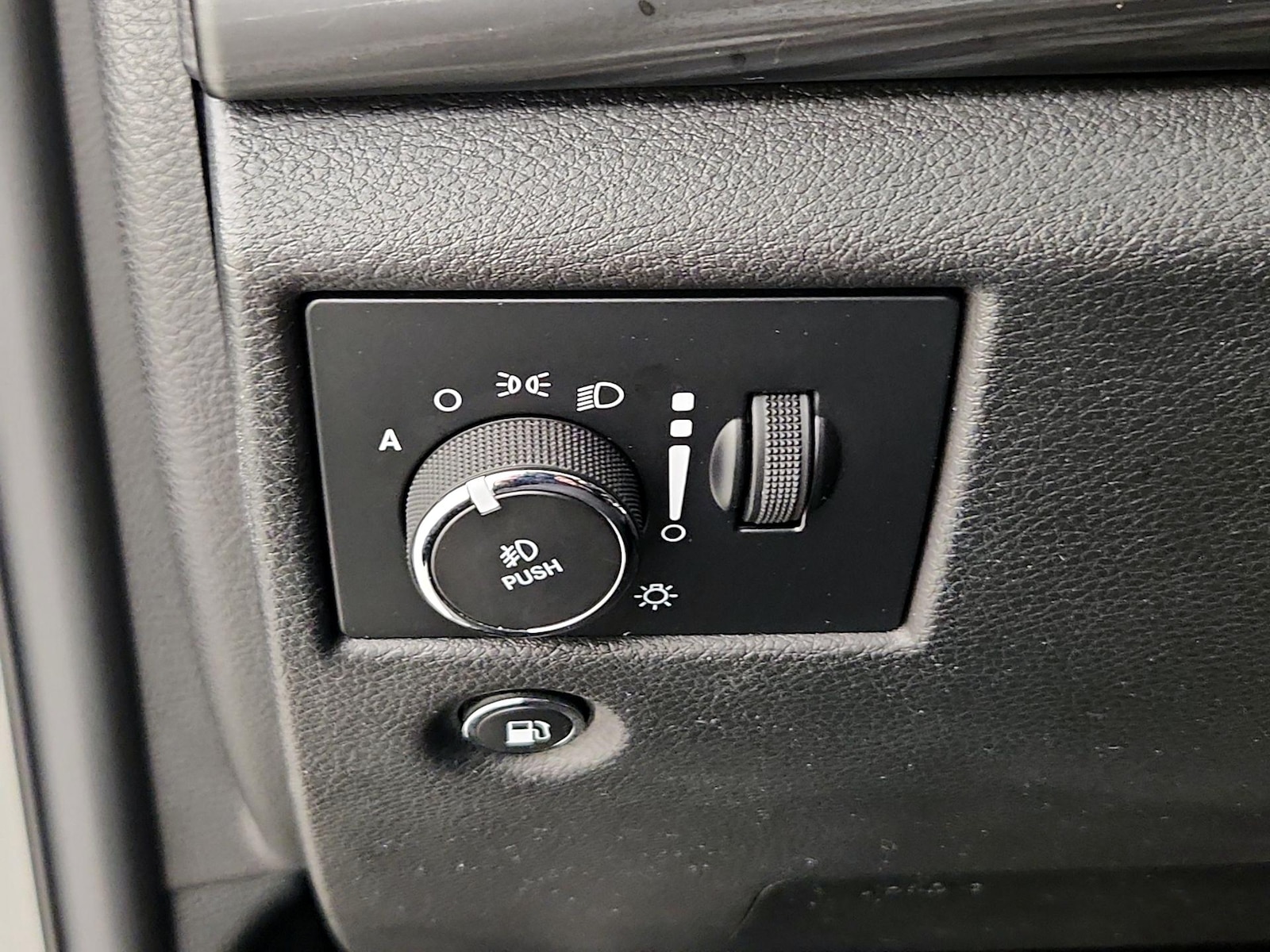 2019 Jeep Grand Cherokee Altitude - Photo 14