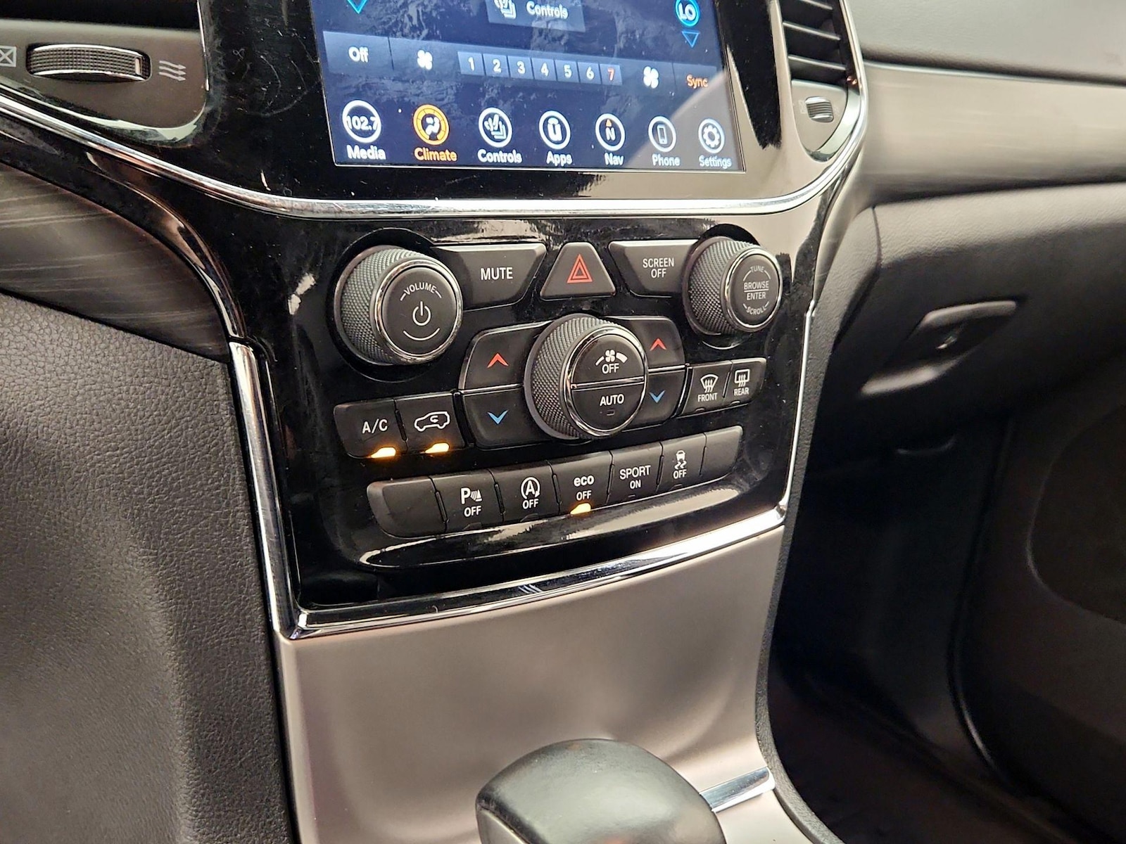 2019 Jeep Grand Cherokee Altitude - Photo 18