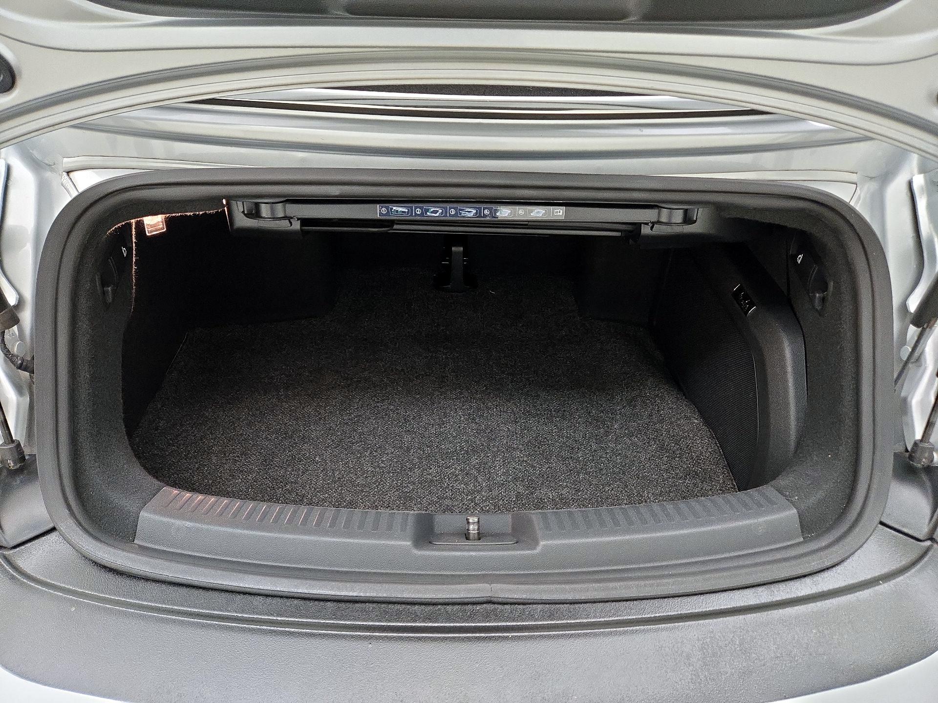 Thumbnail: 2014 Volkswagen Beetle - 18