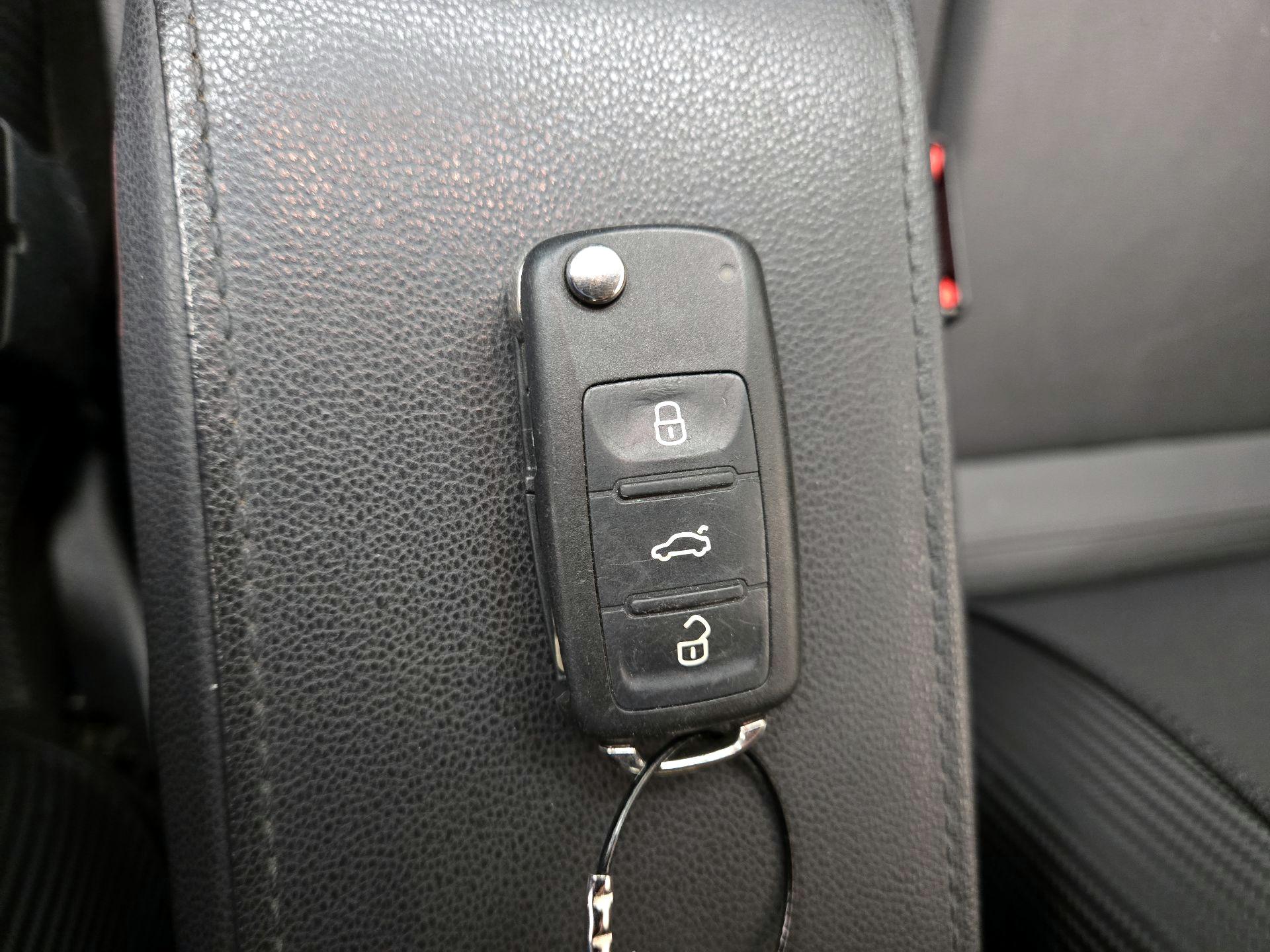 Thumbnail: 2014 Volkswagen Beetle - 20