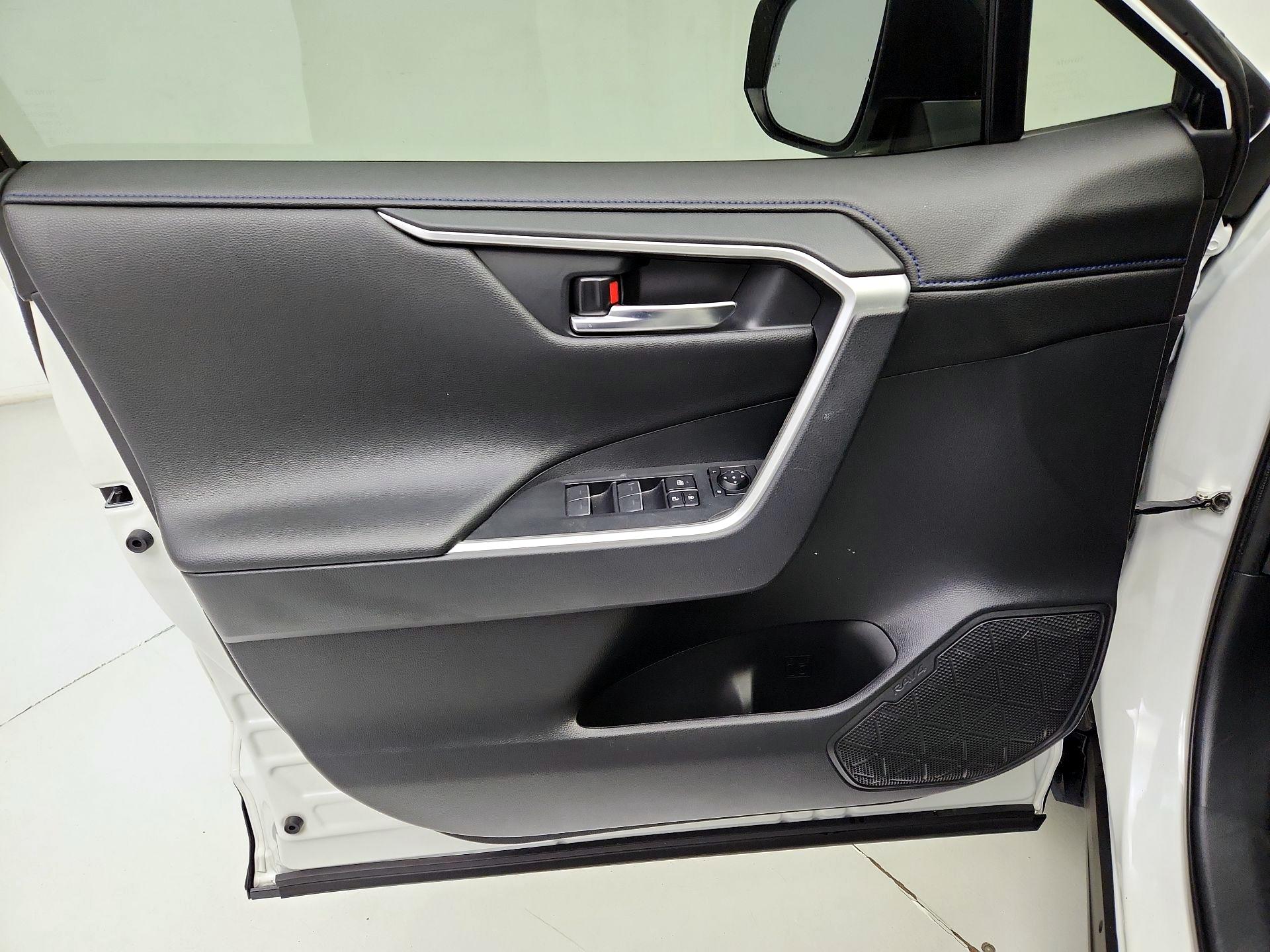 Thumbnail: 2022 Toyota RAV4 - 12