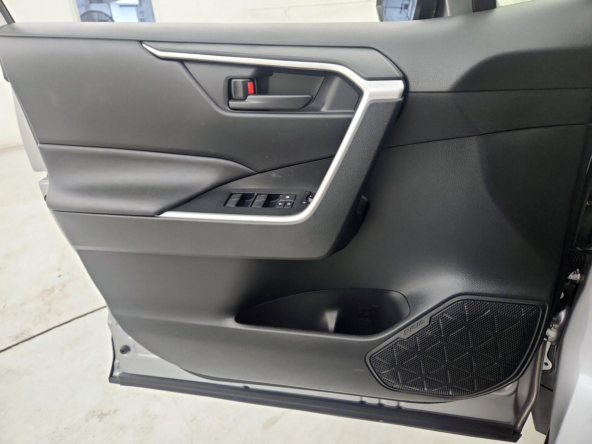 Thumbnail: 2022 Toyota RAV4 - 12