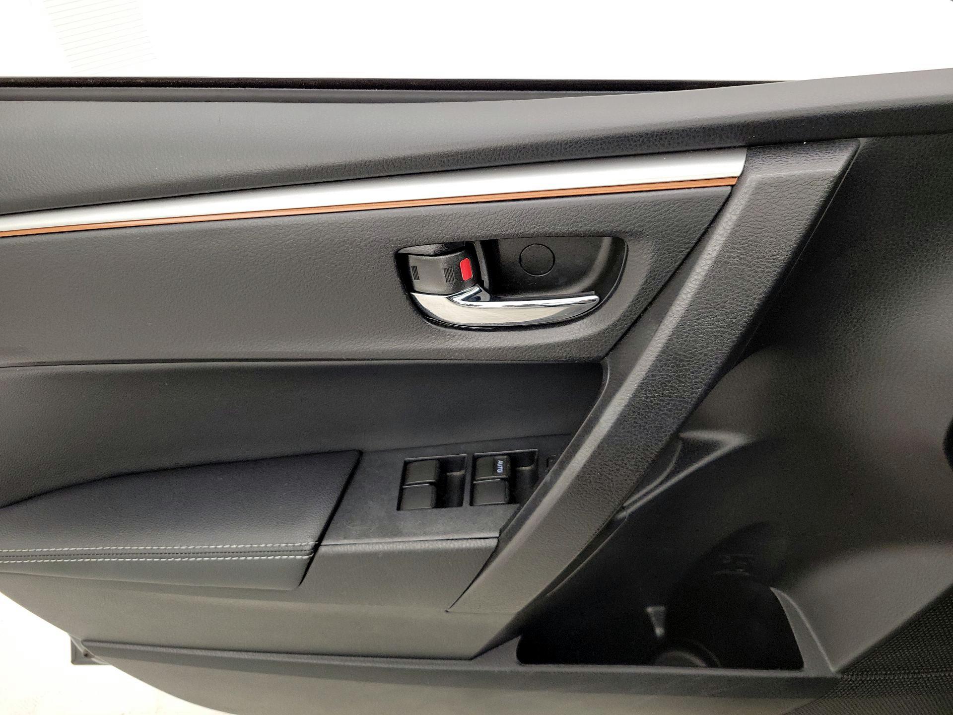 Thumbnail: 2015 Toyota Corolla - 12