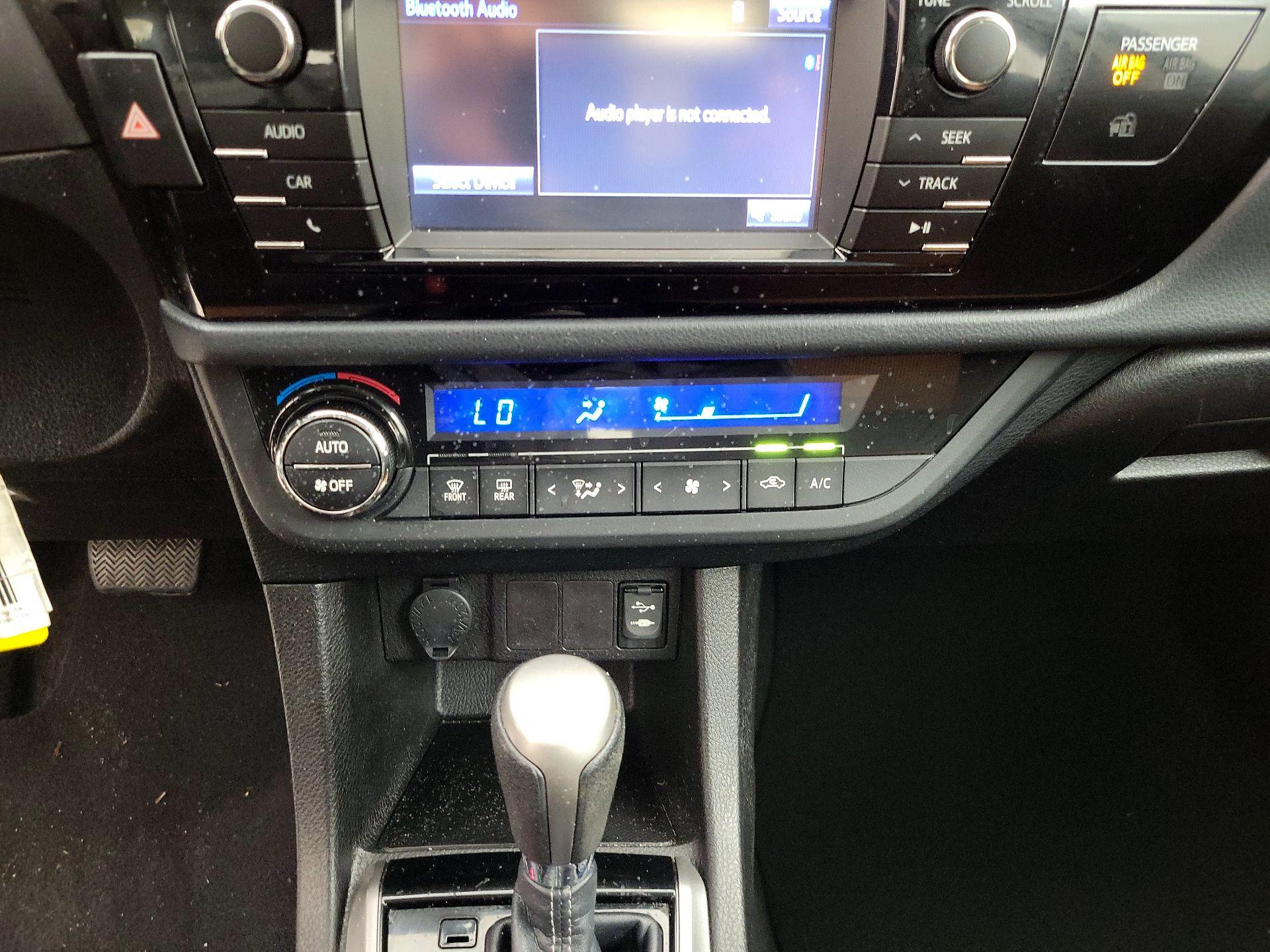 Thumbnail: 2015 Toyota Corolla - 16
